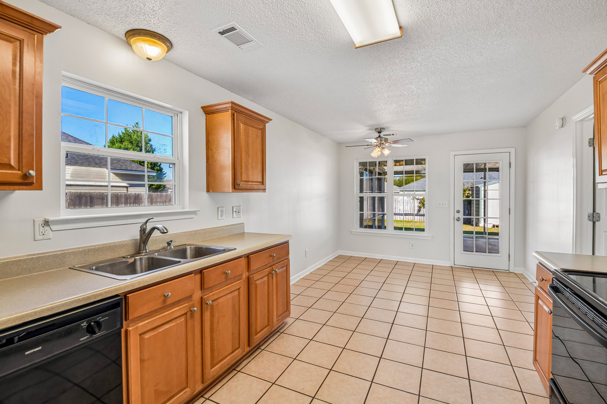 Photo 6 of 25 of 902 Haverhill Cir, Warner Robins, GA