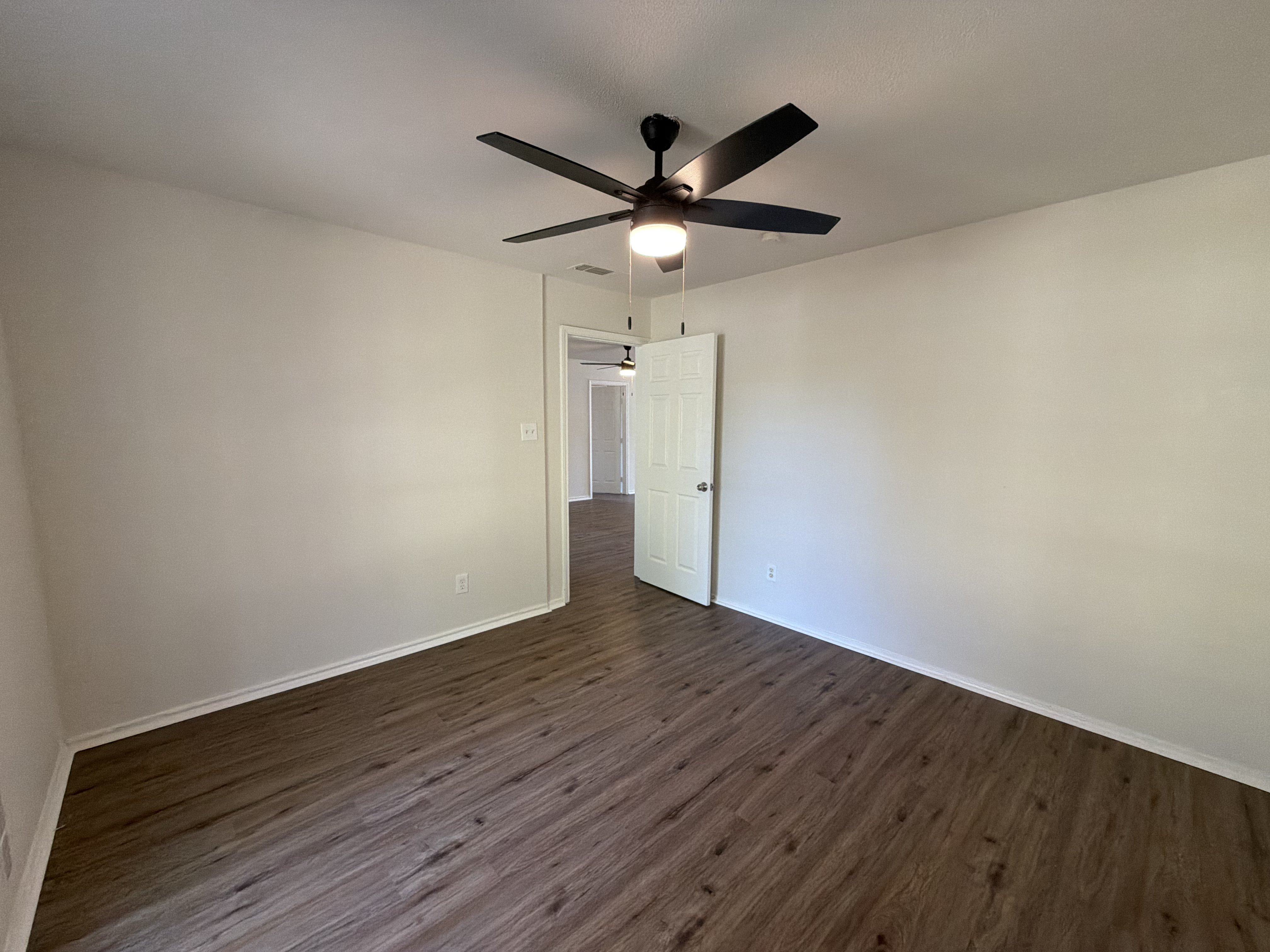 Photo 16 of 29 of 1710 Cumberland Dr, Garland, TX