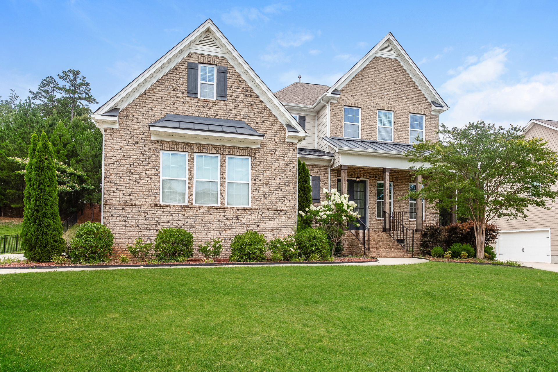 Photo 2 of 37 of 205 N Centurion Ln, Mount Holly, NC