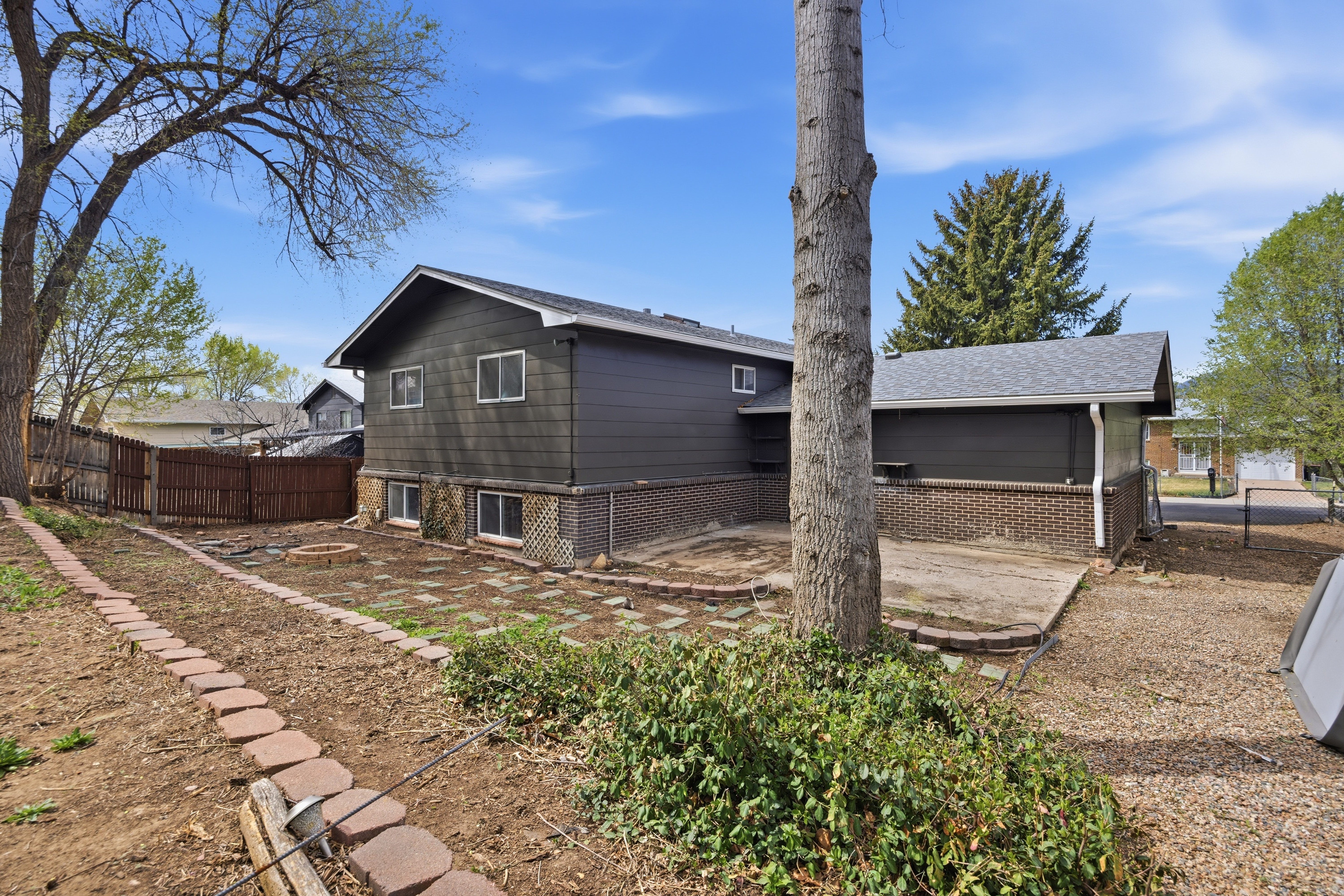 Photo 5 of 41 of 724 Squire St, Colorado Springs, CO