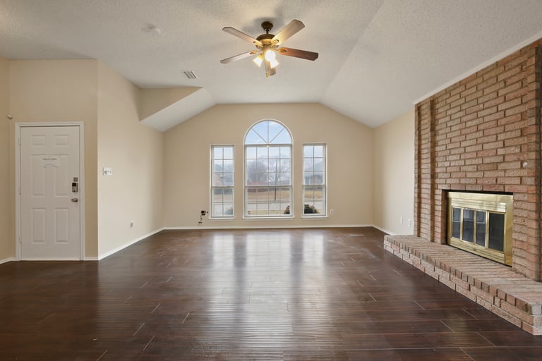 Photo 11 of 26 - 1113 Rosewood Ln, Lancaster, TX 75146