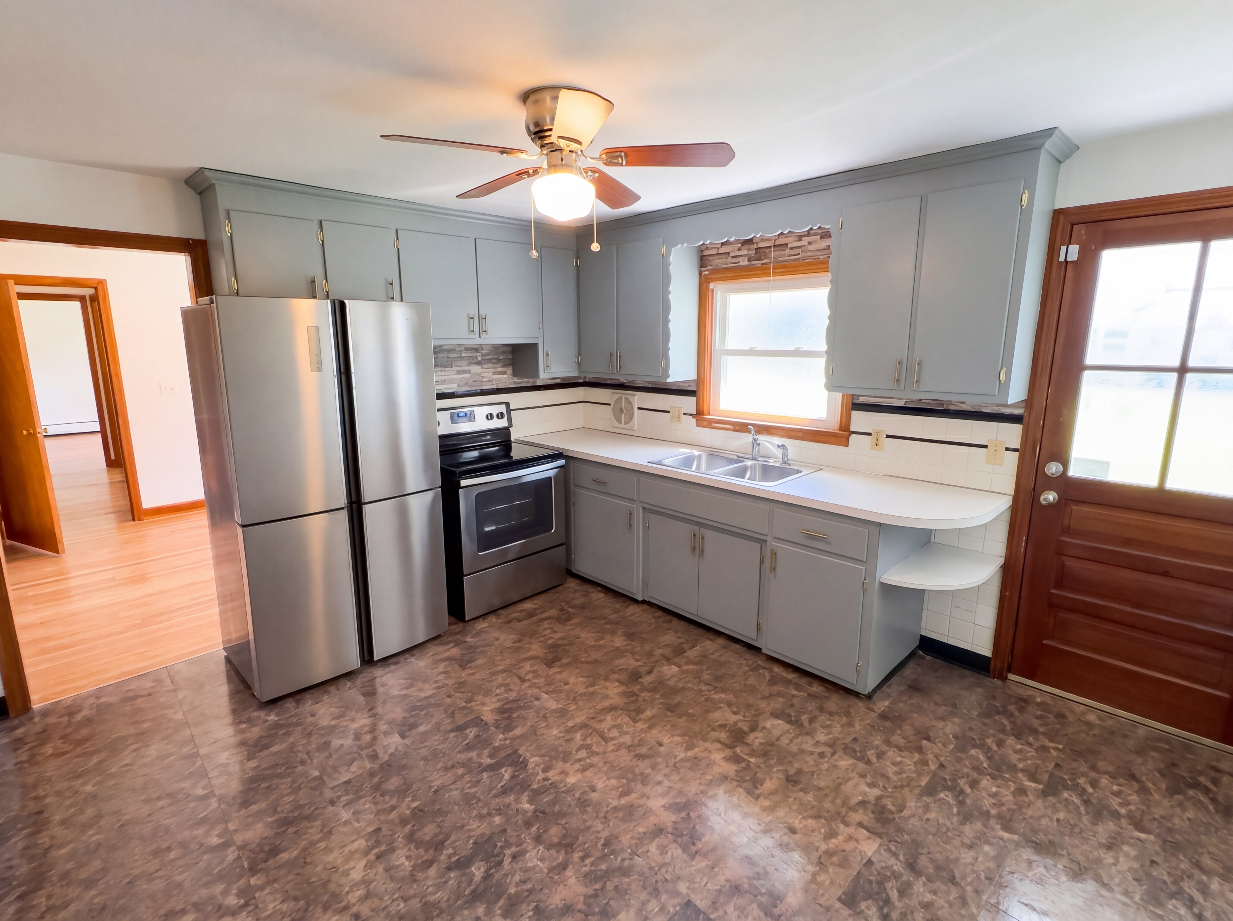 Photo 2 of 17 of 41 Hicks St, Chicopee, MA