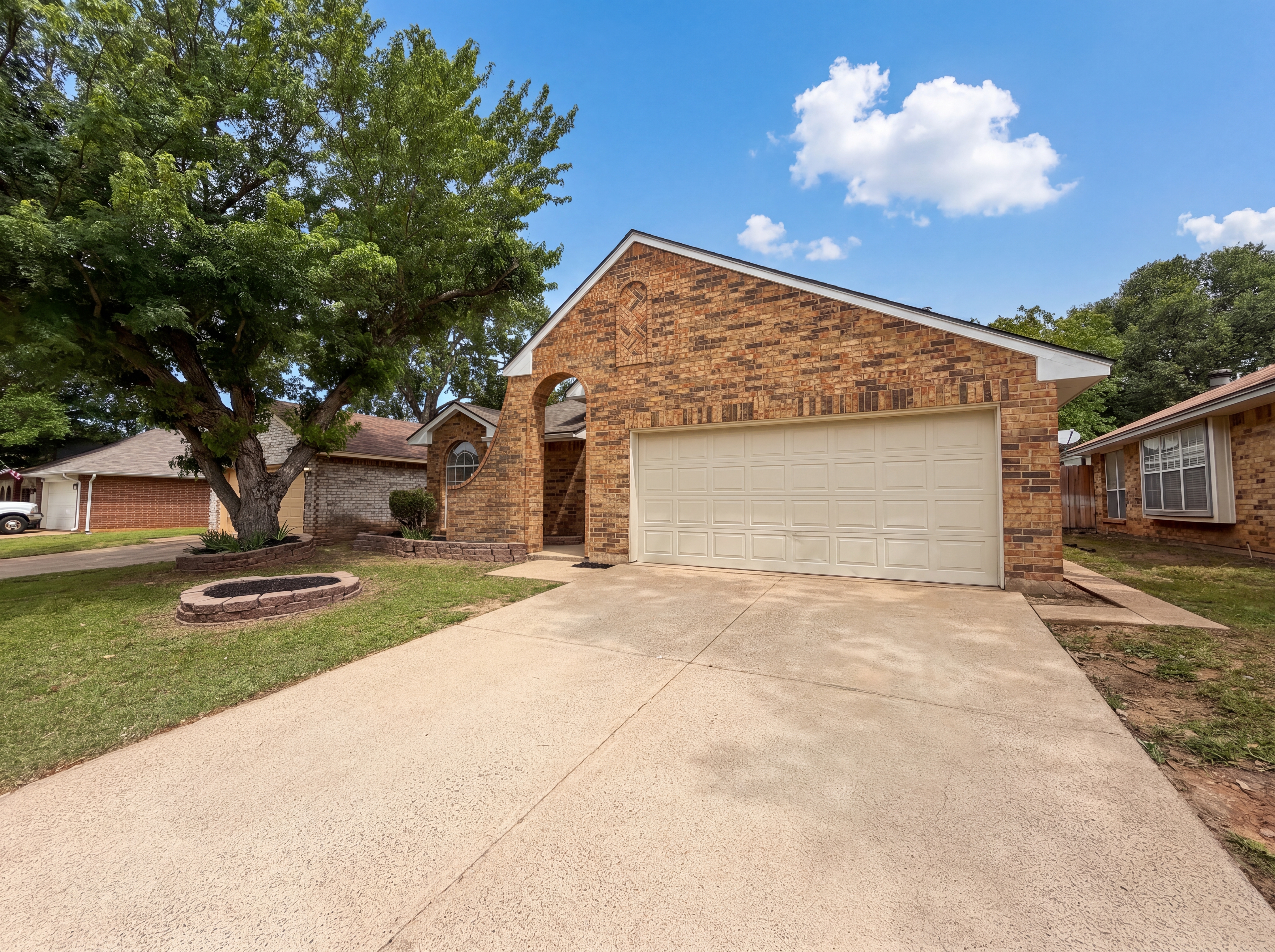 Photo 7 of 25 of 8517 Tamar Trl, Fort Worth, TX