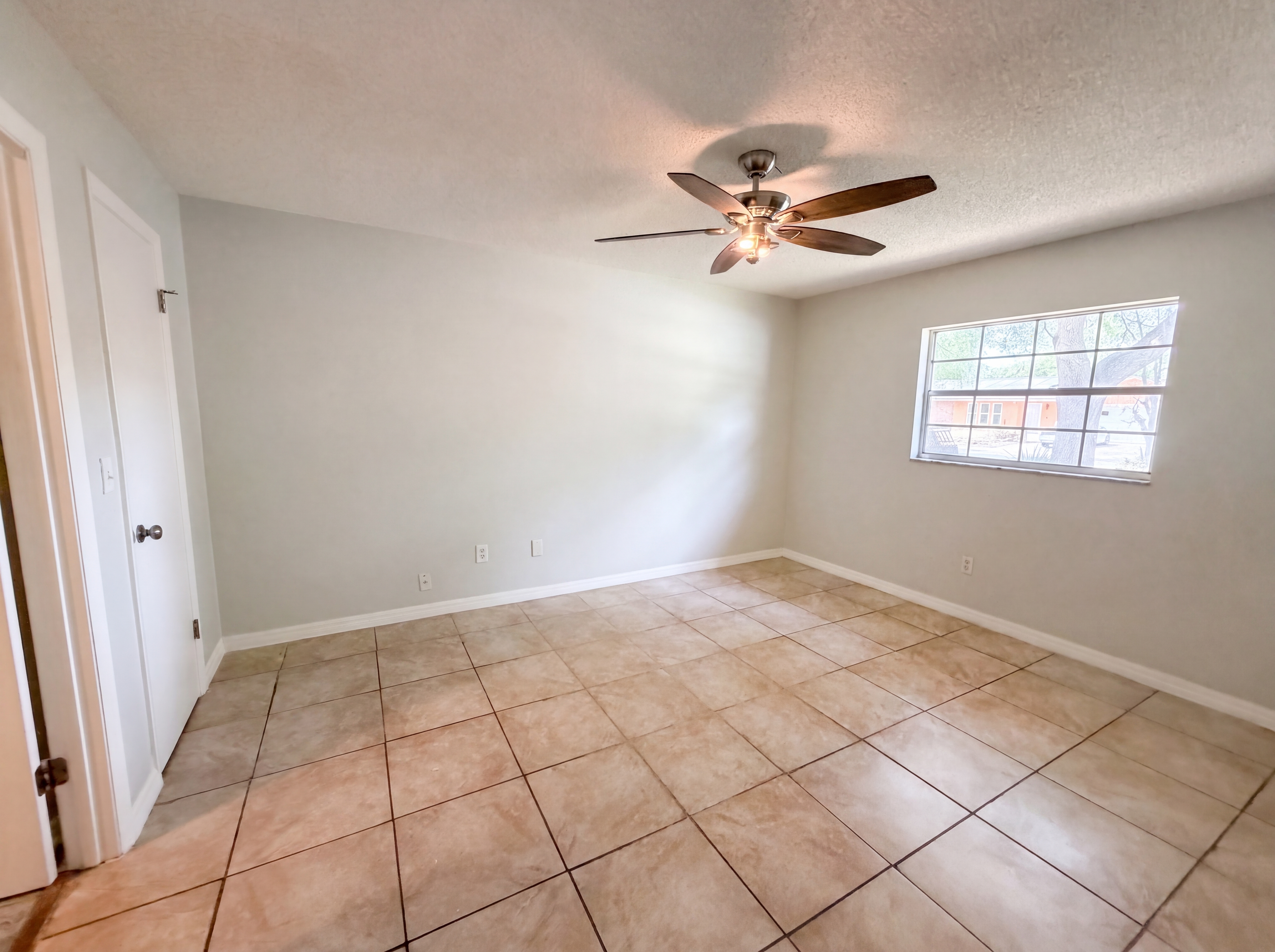 Photo 15 of 22 of 4730 Carmel St, Orlando, FL