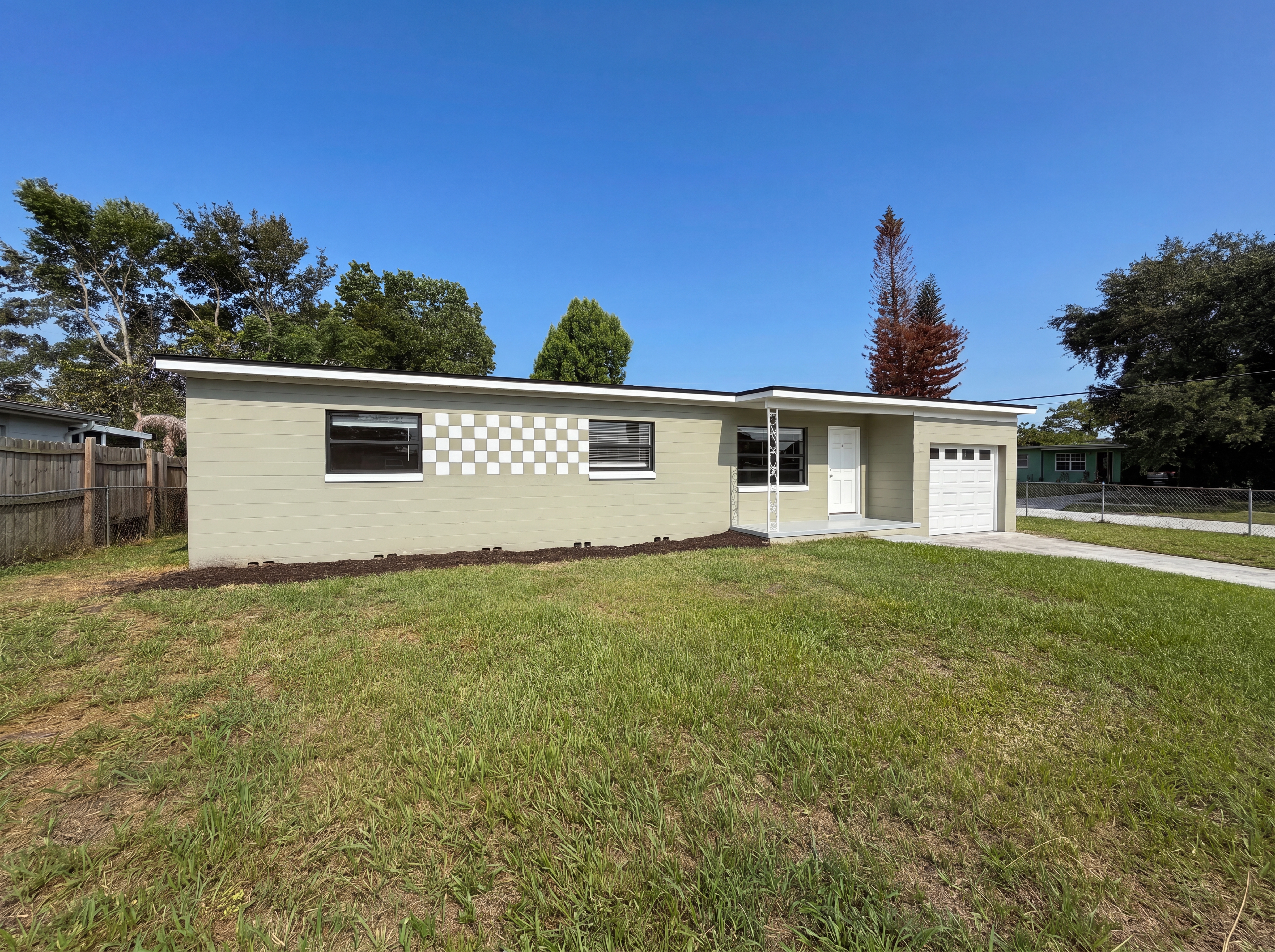 Photo 10 of 25 of 702 S Solandra Dr, Orlando, FL