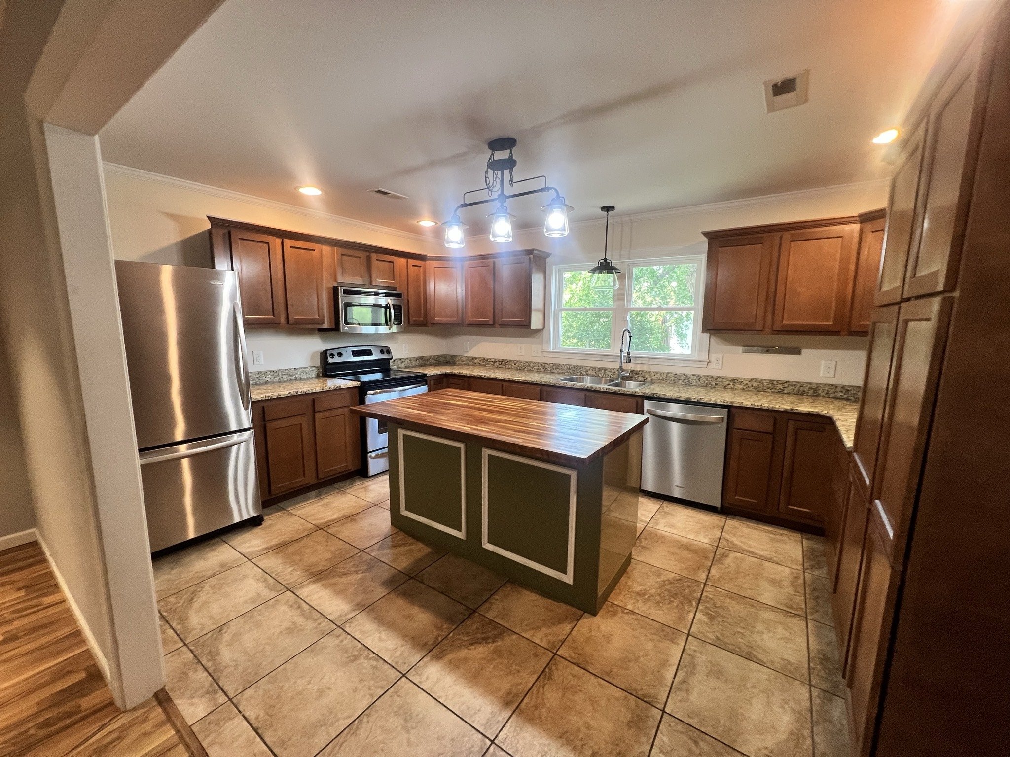 Photo 2 of 26 of 2504 Thomas Langston Rd, Winterville, NC