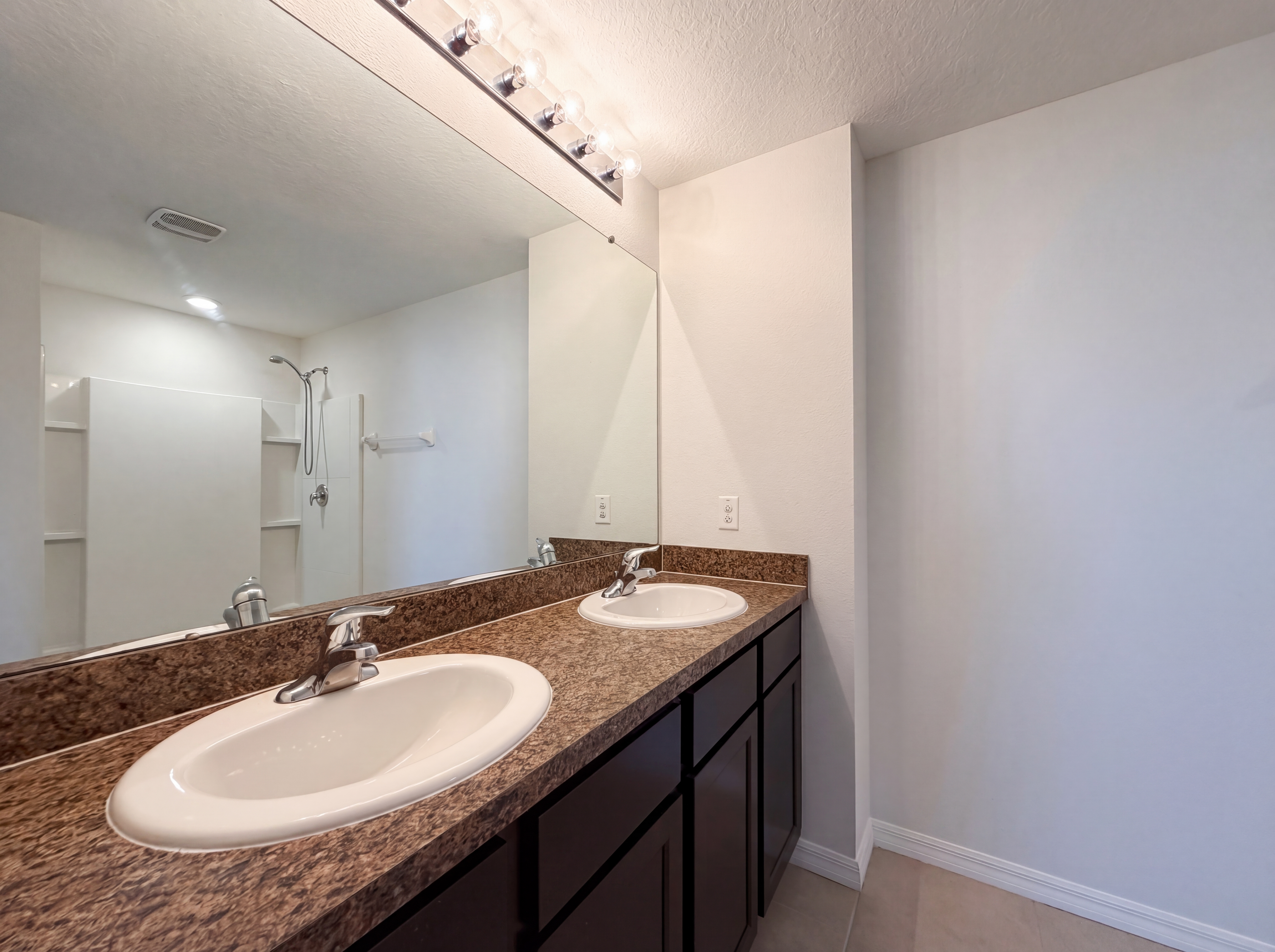 Photo 17 of 36 of 10225 Mangrove Well Rd, Sun City Center, FL