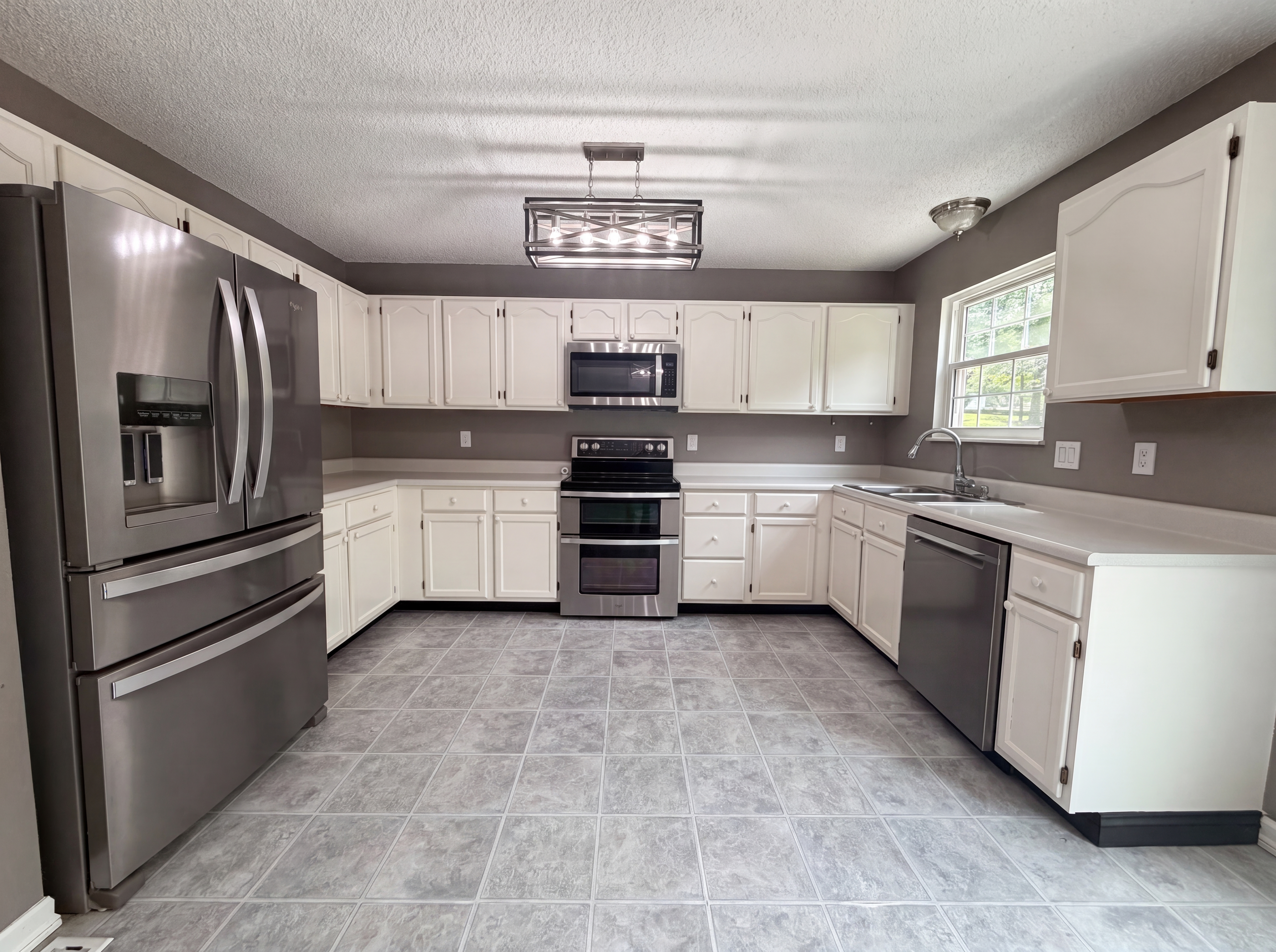 Photo 2 of 21 of 912 Mill Creek Dr, Imperial, MO