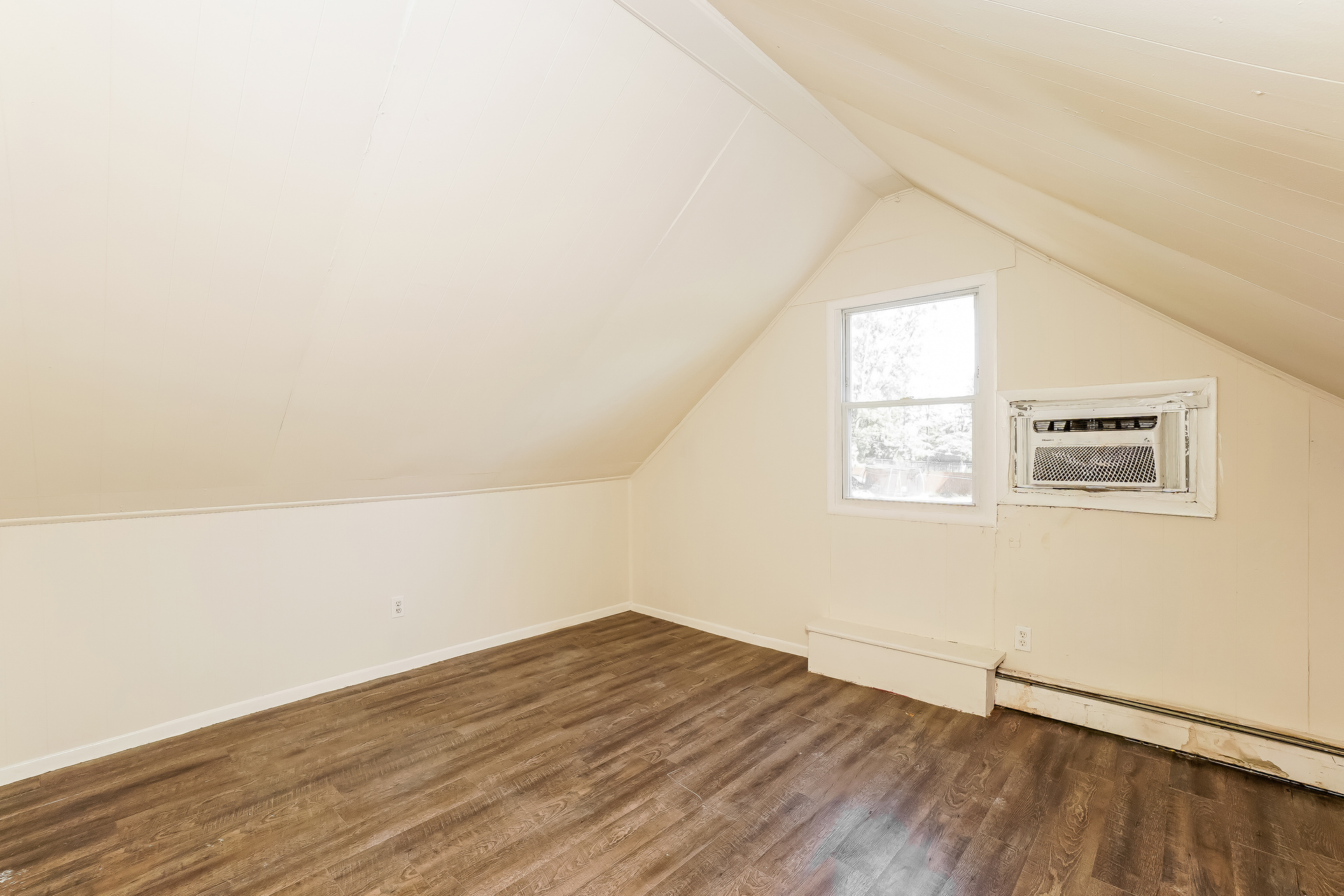 Photo 10 of 21 of 215 S Prairie Rd, New Lenox, IL