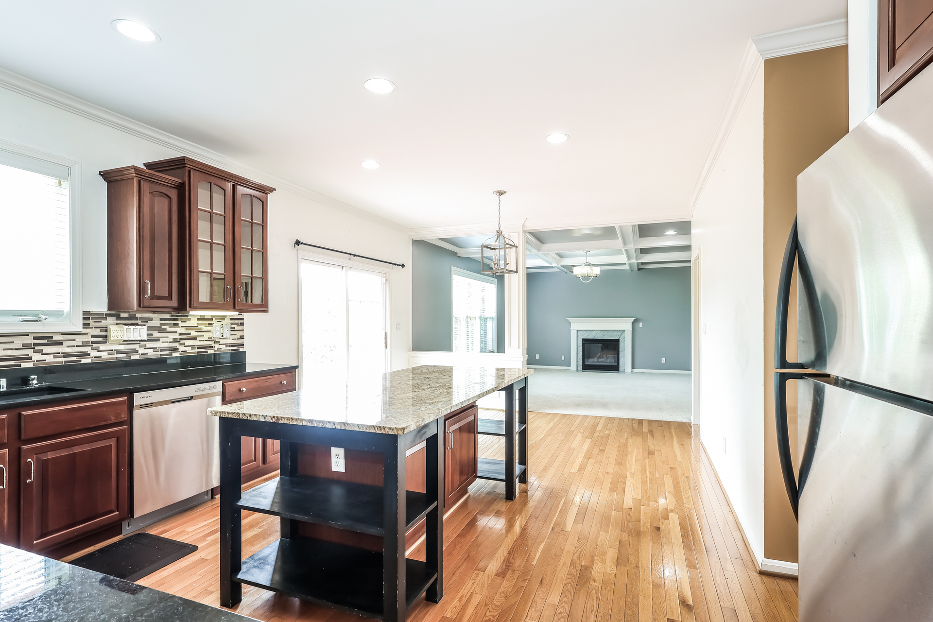 Photo 8 of 23 of 10917 Worthington Ln, Prospect, KY