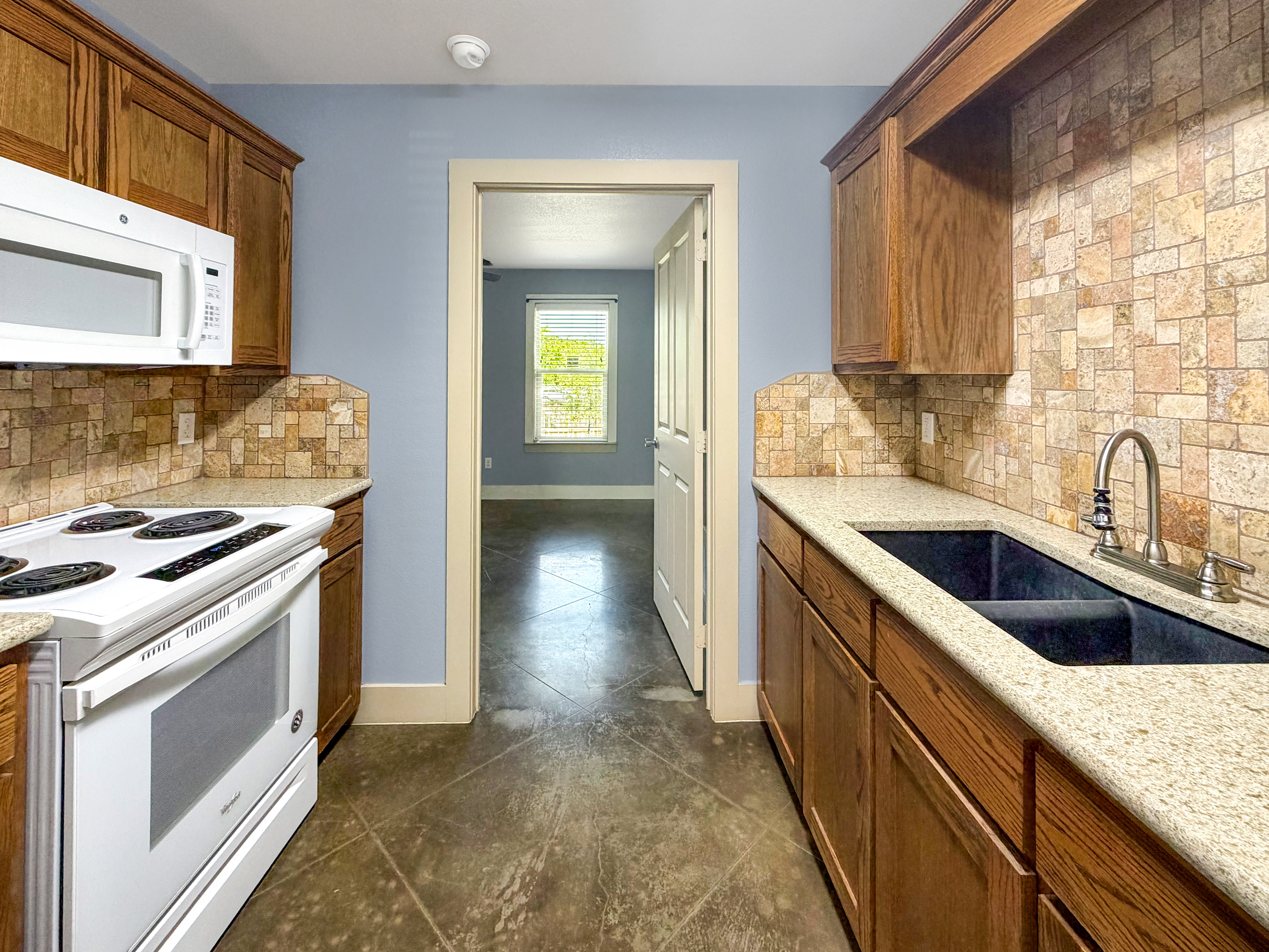 Photo 2 of 12 of 1248 Honor Ln, Temple, TX