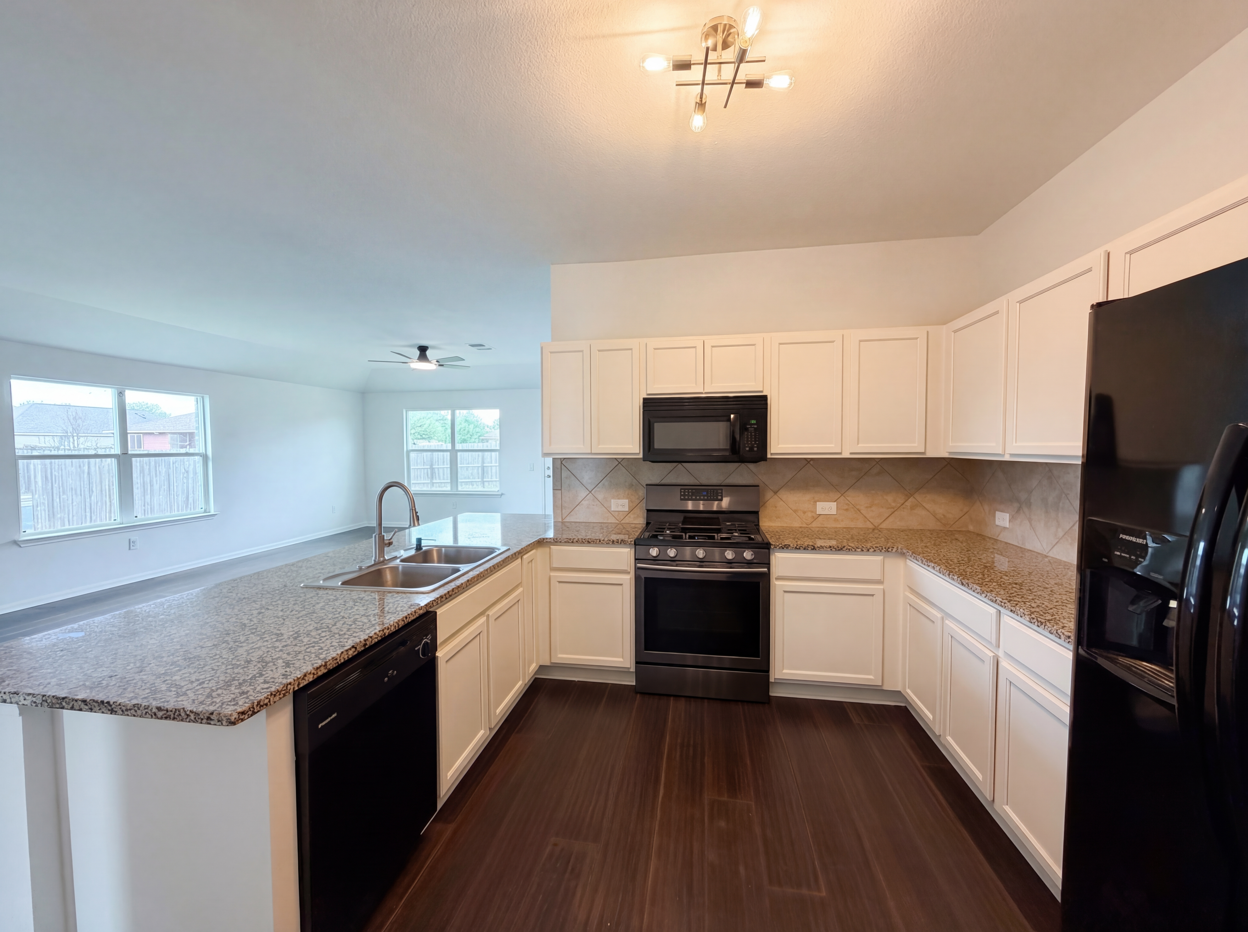 Photo 17 of 23 of 201 Camellia Dr, Hutto, TX