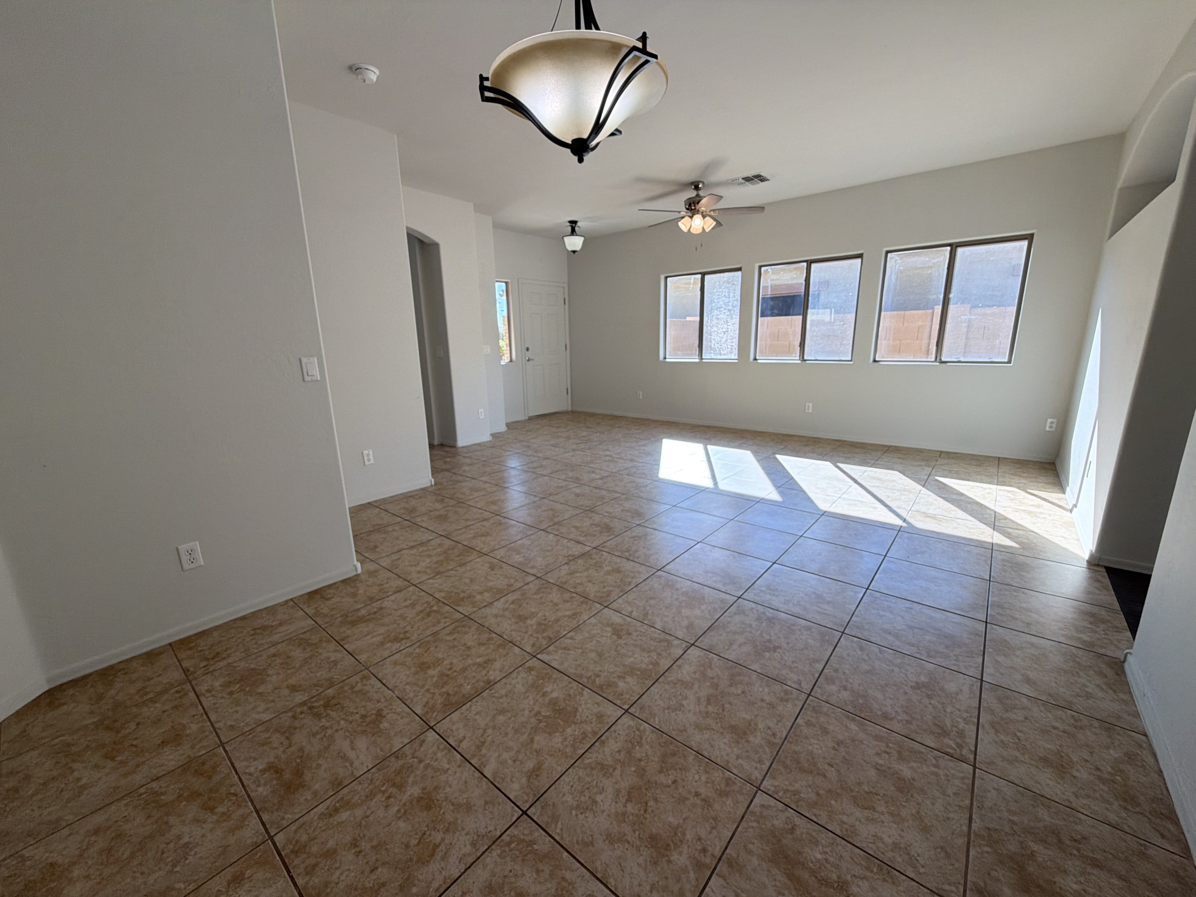 Photo 11 of 41 of 25852 W Lynne Ln, Buckeye, AZ