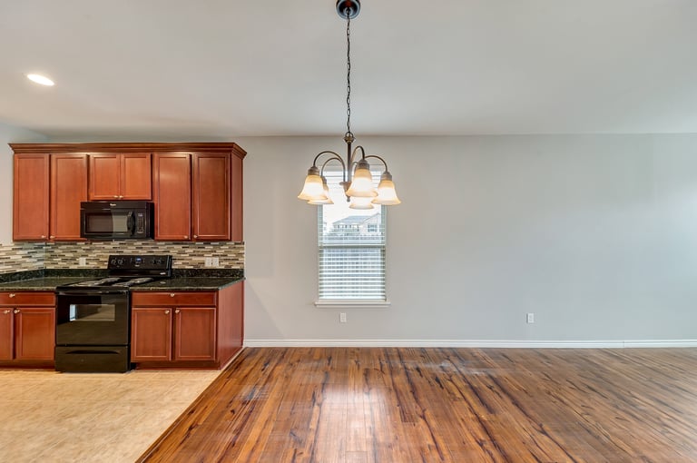 Photo 10 of 26 - 8737 Stone Valley Dr, Fort Worth, TX 76244