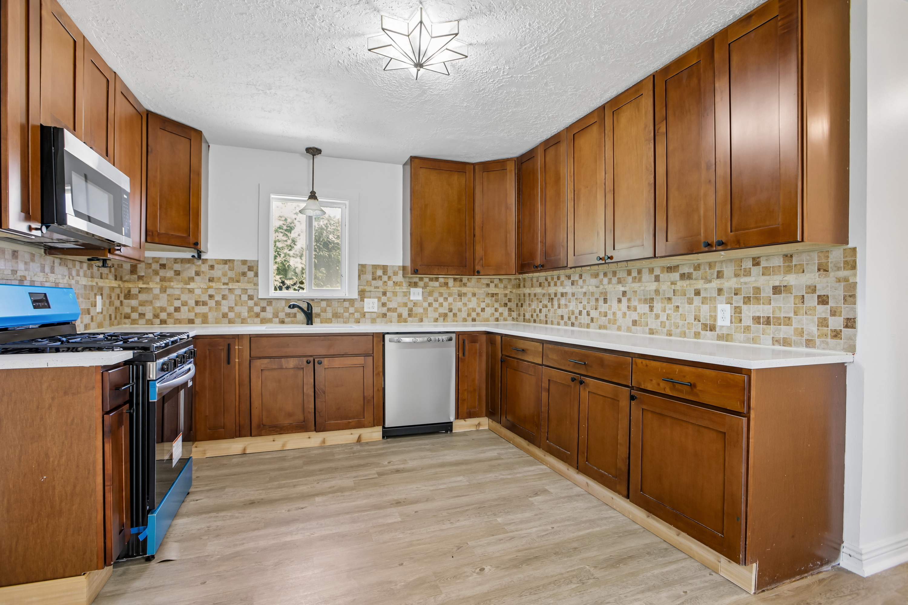 Photo 13 of 35 of 13235 S 2120 W, Riverton, UT