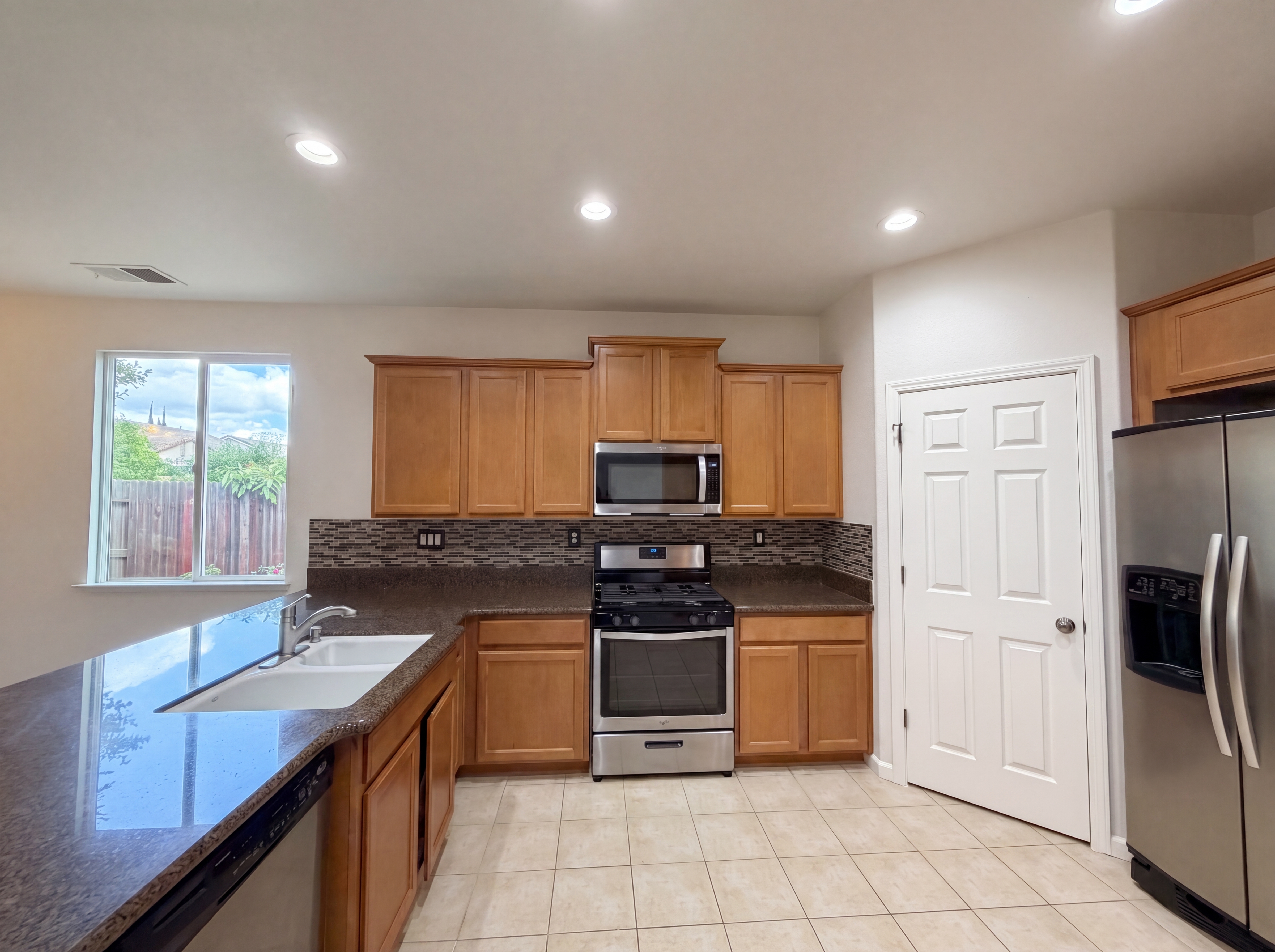 Photo 8 of 43 of 8532 Hawley Way, Elk Grove, CA