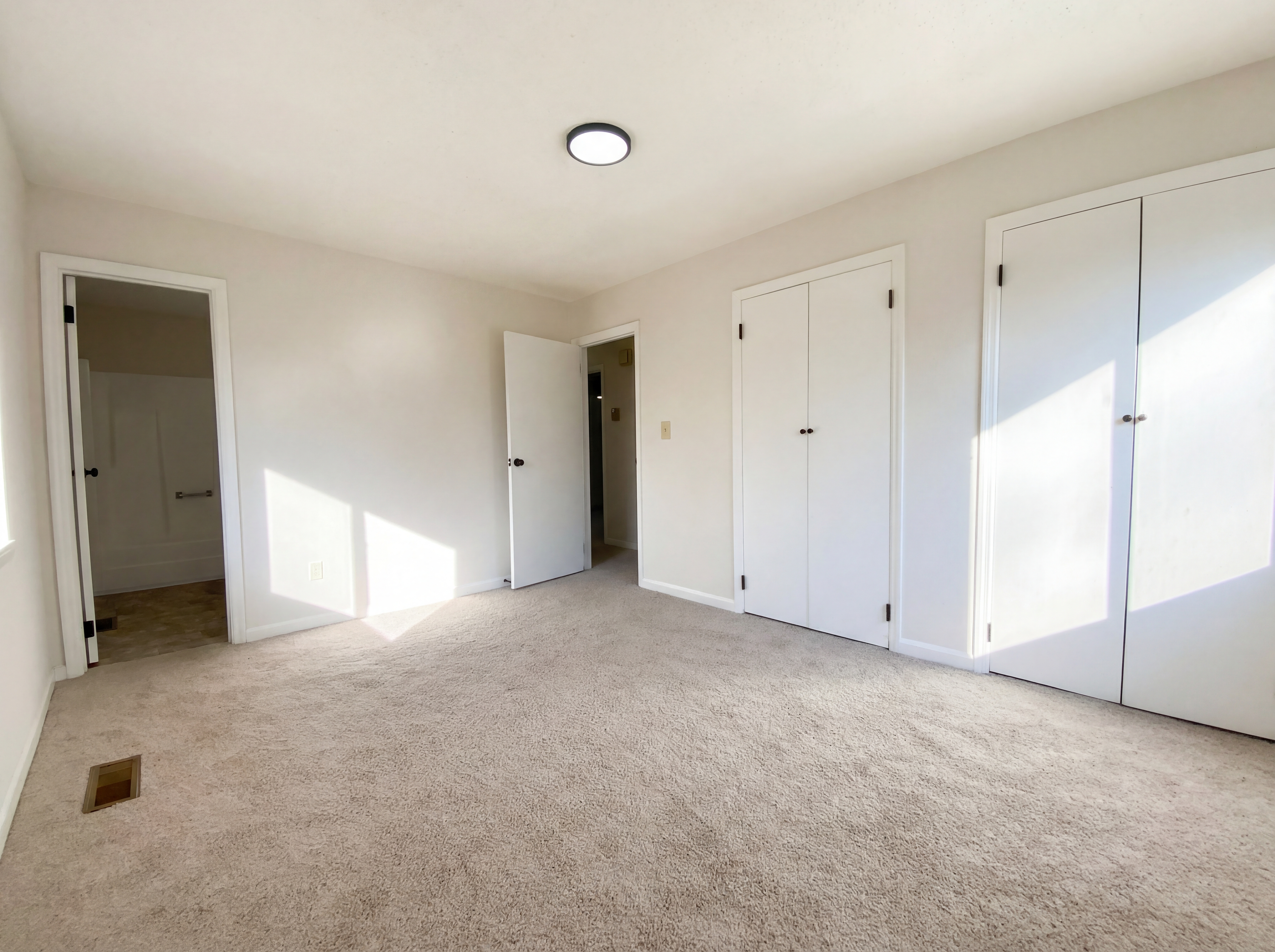 Photo 4 of 22 of 1111 3rd Ln, Pleasant Grove, AL
