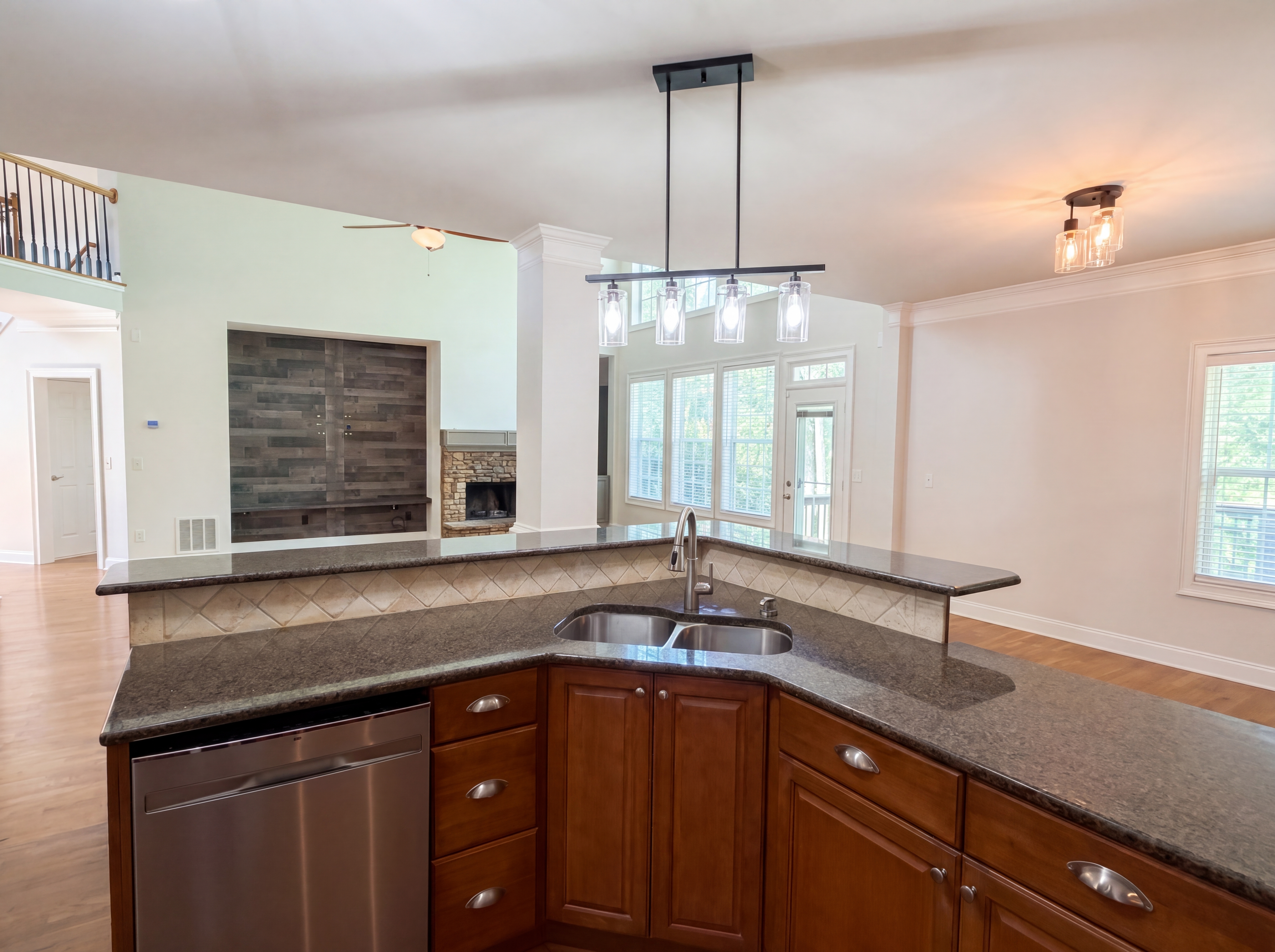Photo 10 of 39 of 8111 Crestview Dr SE, Covington, GA