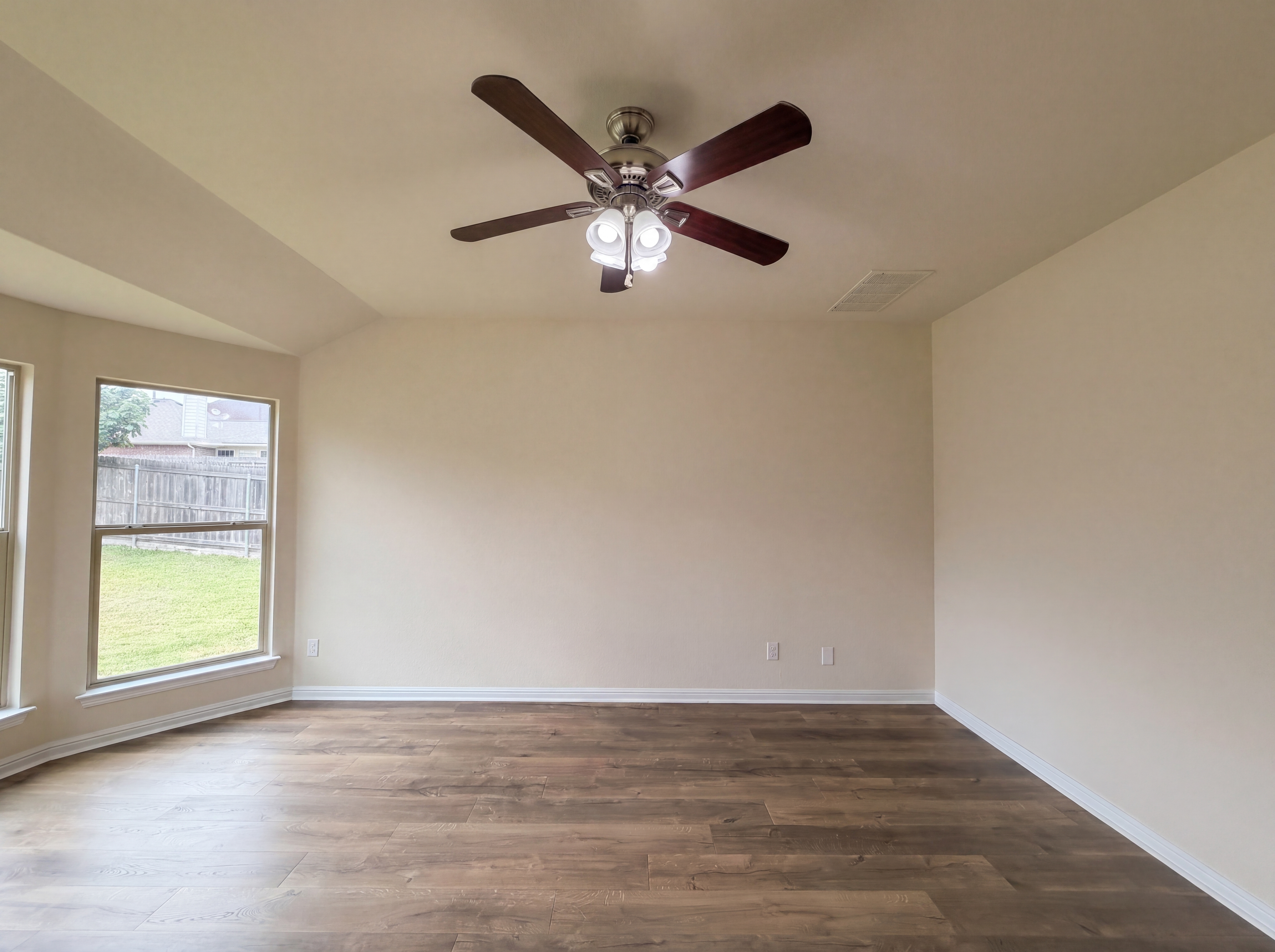 Photo 19 of 23 of 1124 Terrace View Dr, Fort Worth, TX