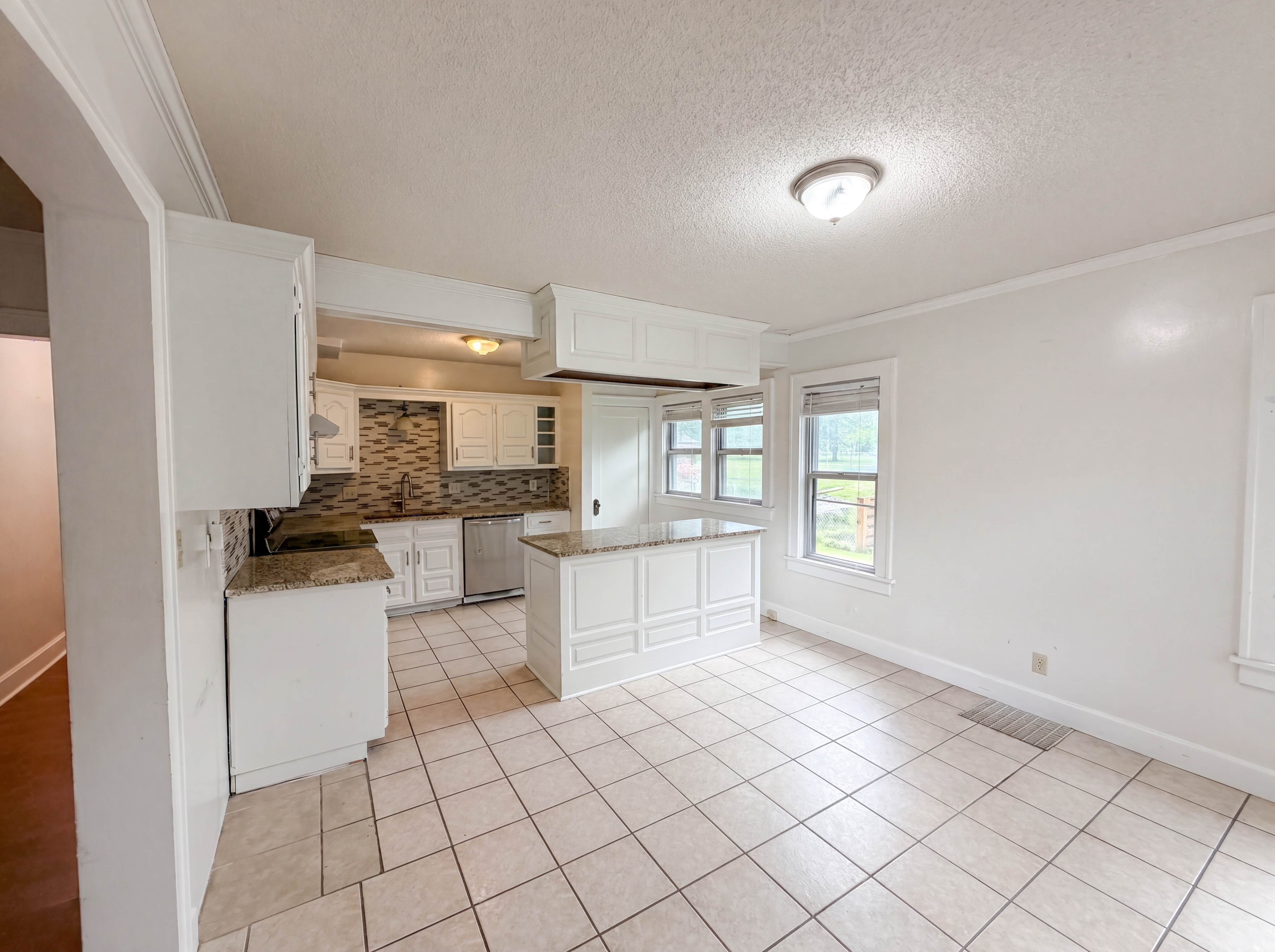Photo 14 of 21 of 11304 E 55th Ter, Raytown, MO