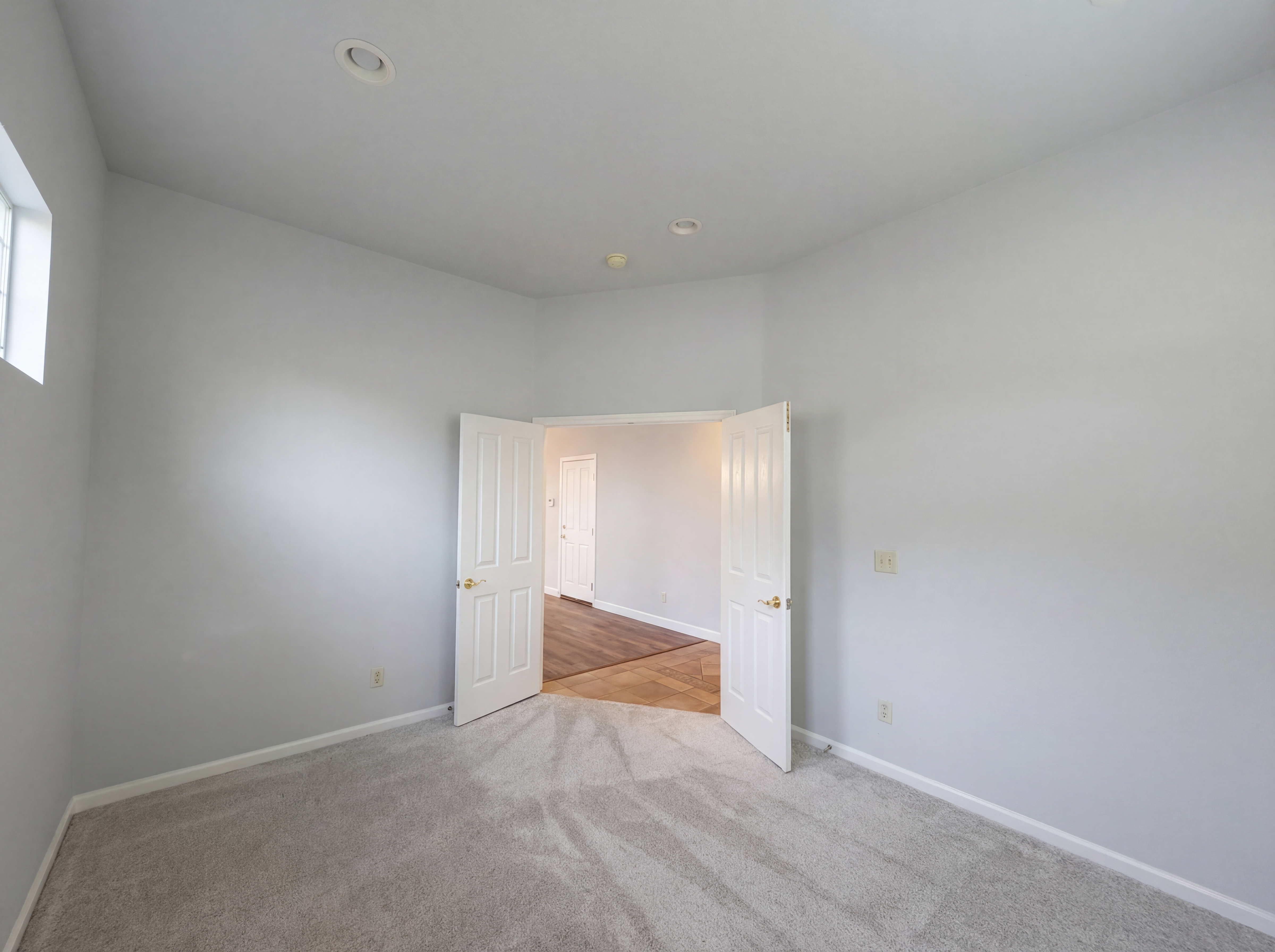 Photo 15 of 39 of 224 Pinecrest Ct, Roseville, CA