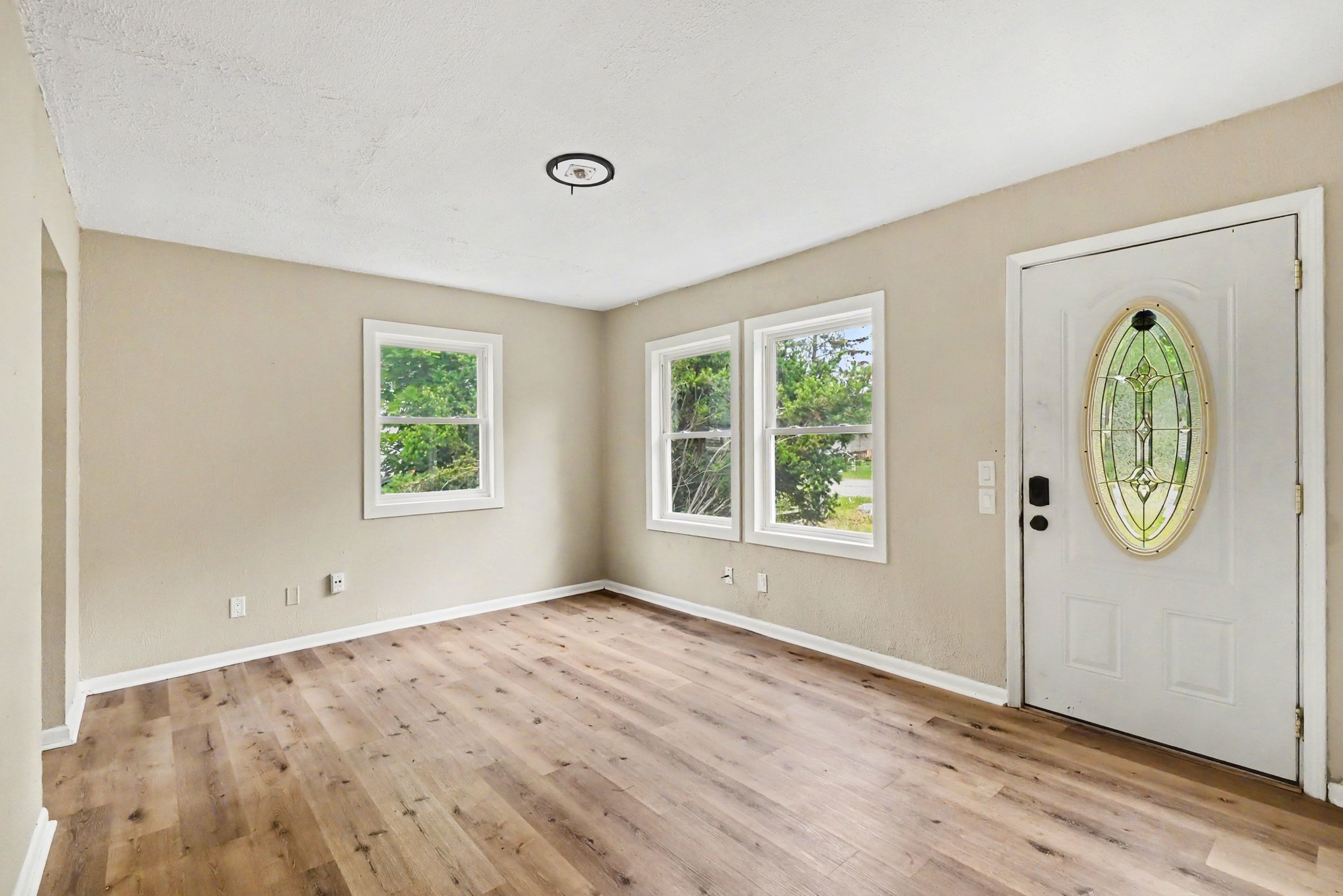 Photo 3 of 19 of 3235 Young Ave, Lansing, MI