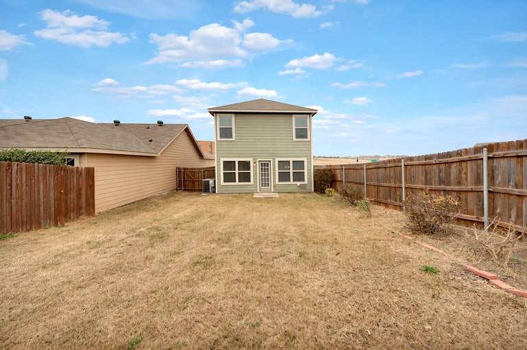 Photo 6 of 20 - 10731 Deauville Dr, Fort Worth, TX 76108