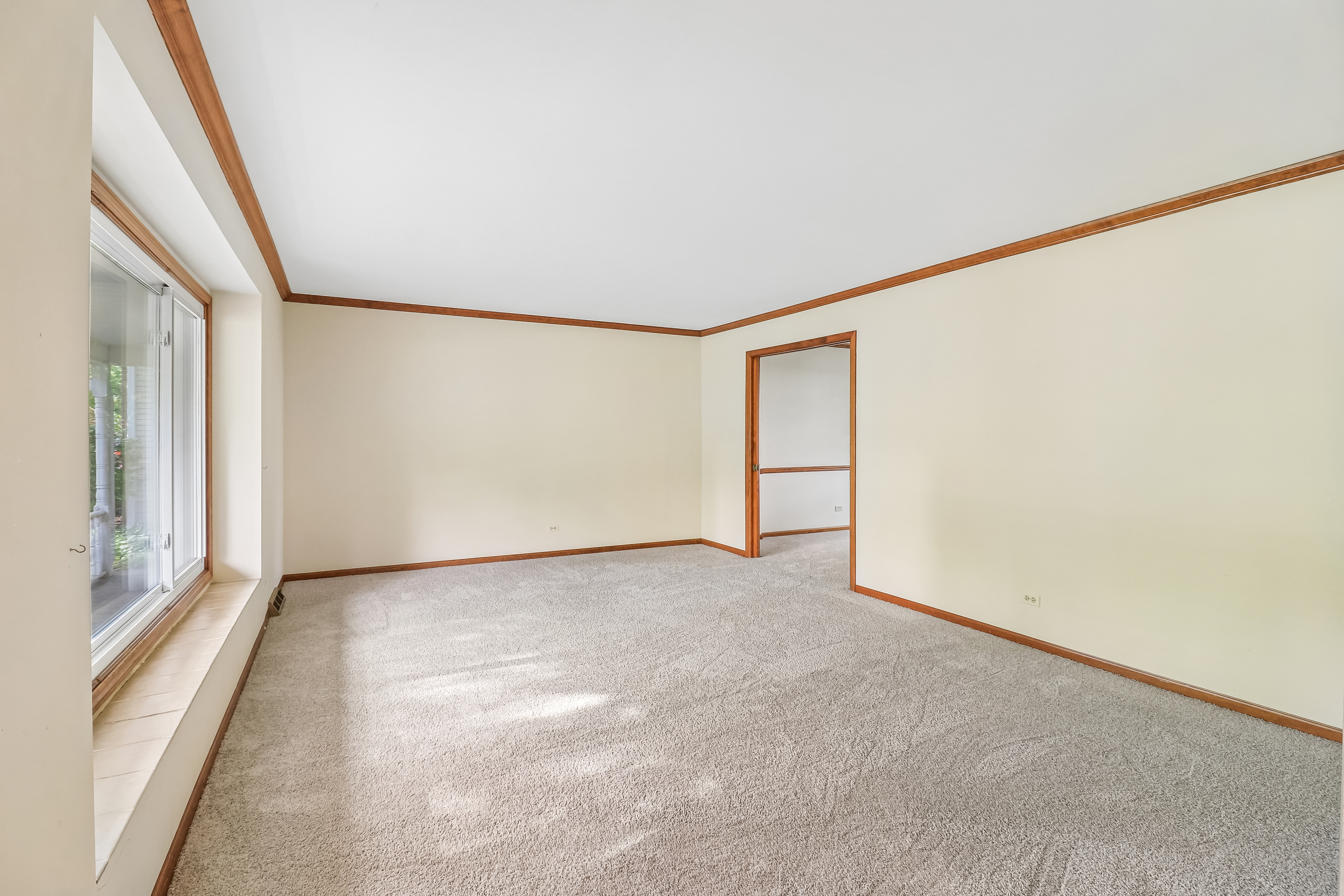 Photo 8 of 41 of 733 Buttonwood Cir, Naperville, IL