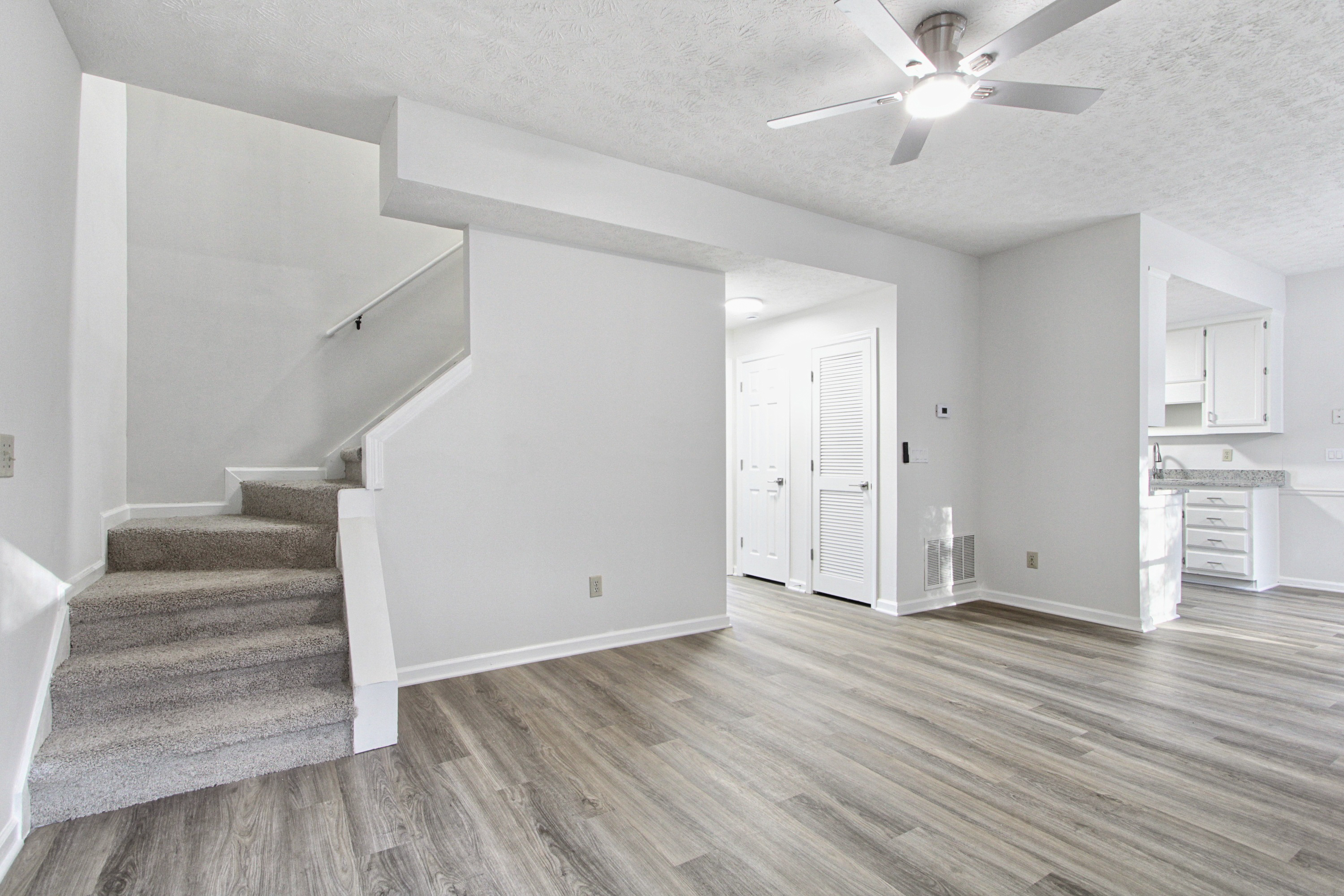 Photo 14 of 34 of 6833 Sarah Jane Ln, Riverdale, GA