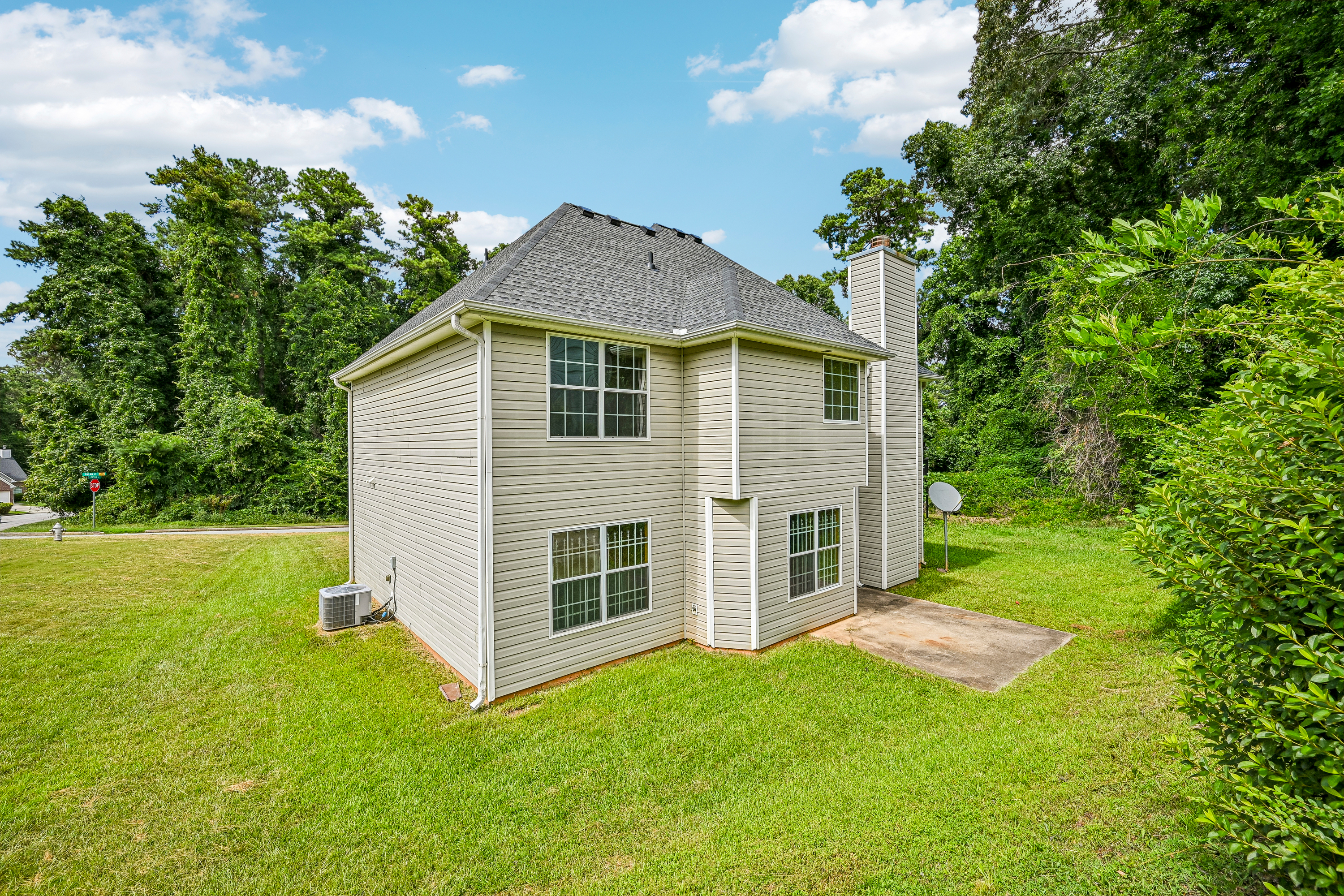 Photo 5 of 44 of 2083 Dylan Ct, Ellenwood, GA