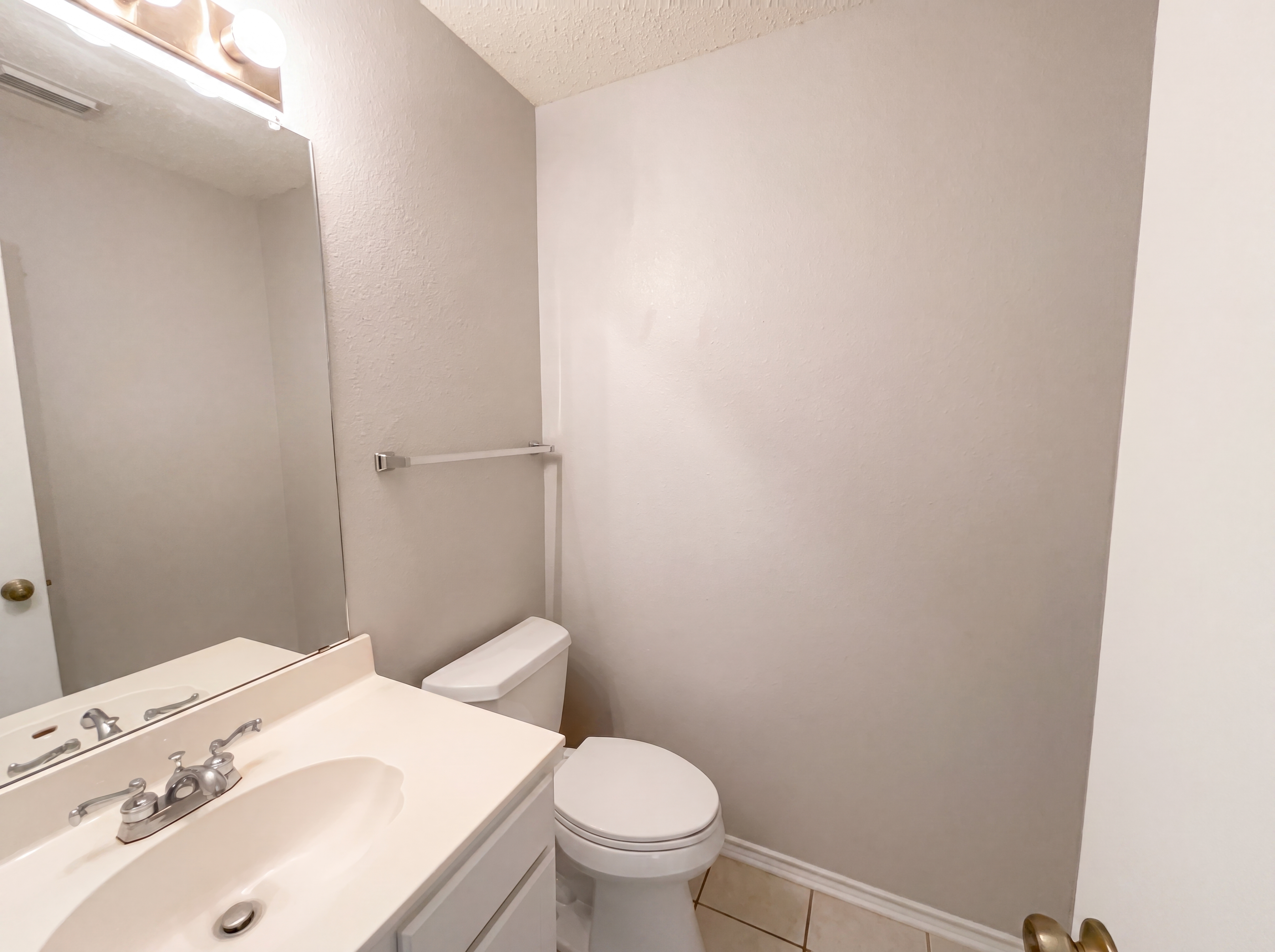 Photo 13 of 19 of 10967 Cedar Park, San Antonio, TX