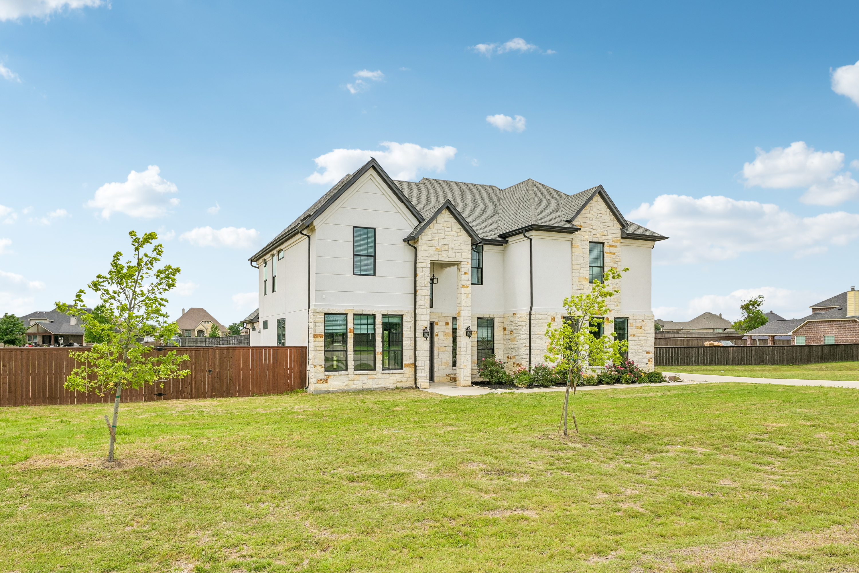 Photo 10 of 44 of 681 Davenport Dr, Waxahachie, TX