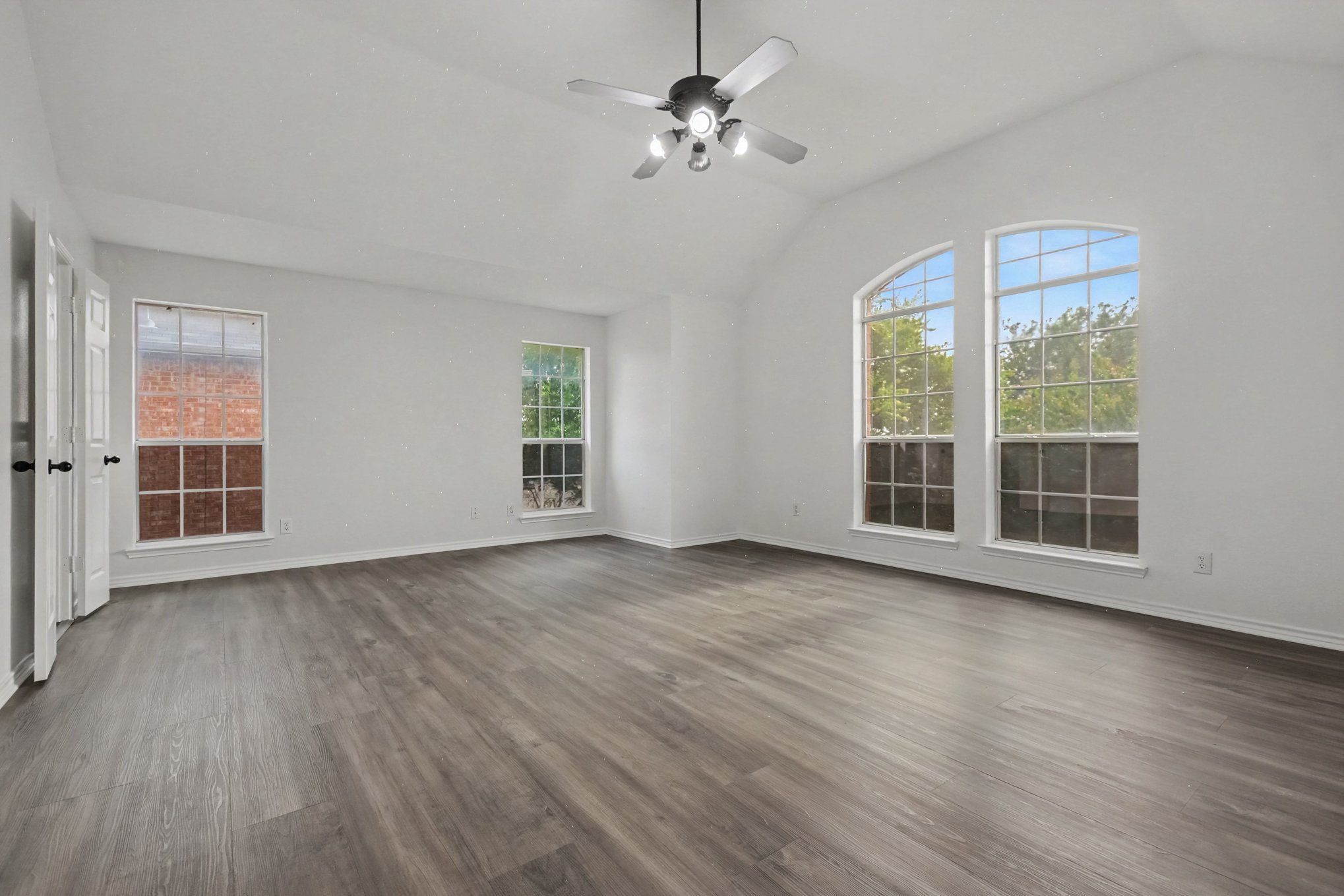 Photo 37 of 50 of 2406 Manchester Dr, Carrollton, TX