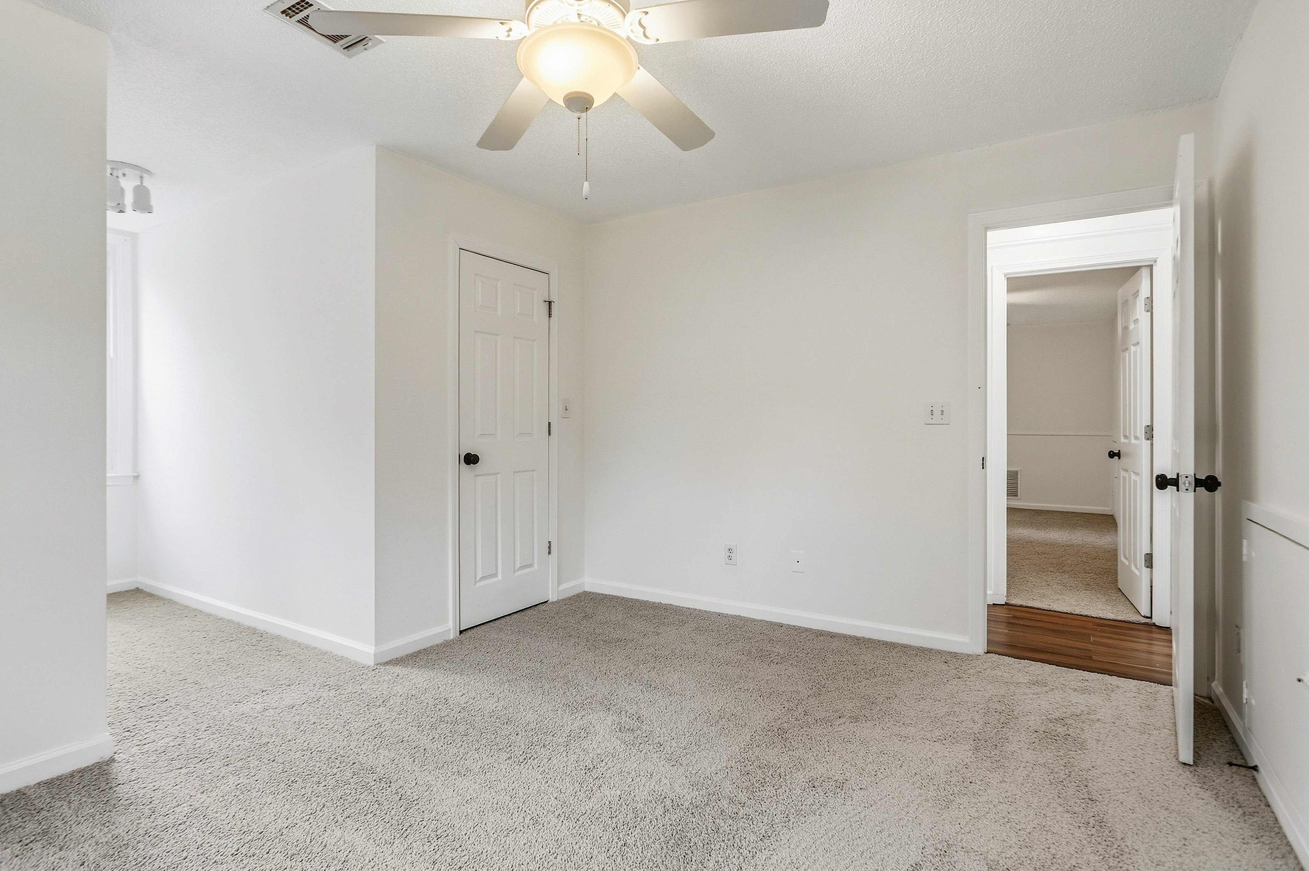 Photo 18 of 40 of 1025 Crown Corners Dr, McDonough, GA