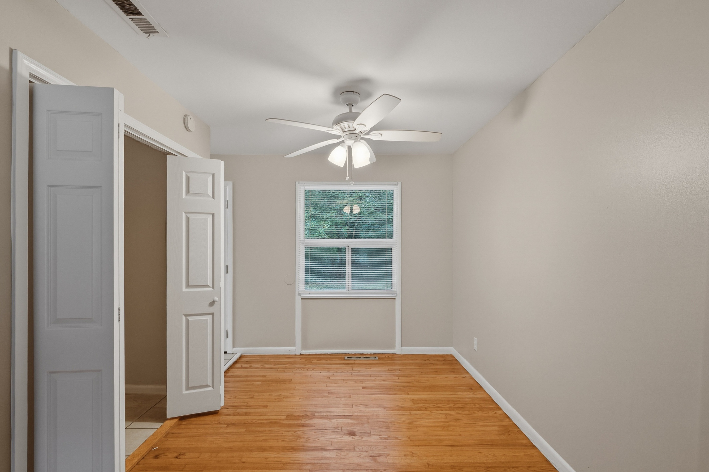Photo 8 of 28 of 2319 Collier Dr, Decatur, GA