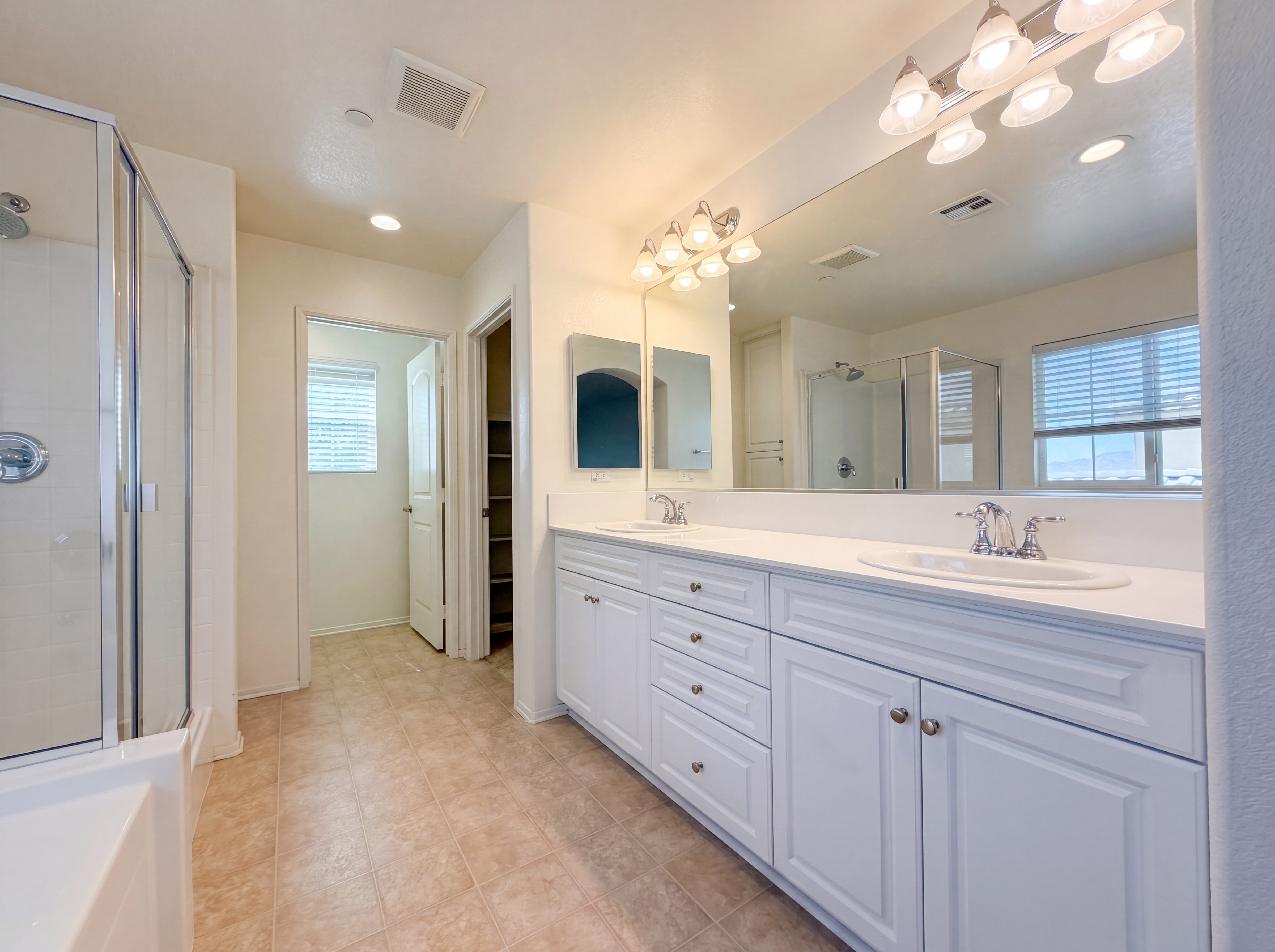 Photo 18 of 34 of 15110 Paseo Verde Pl, Victorville, CA