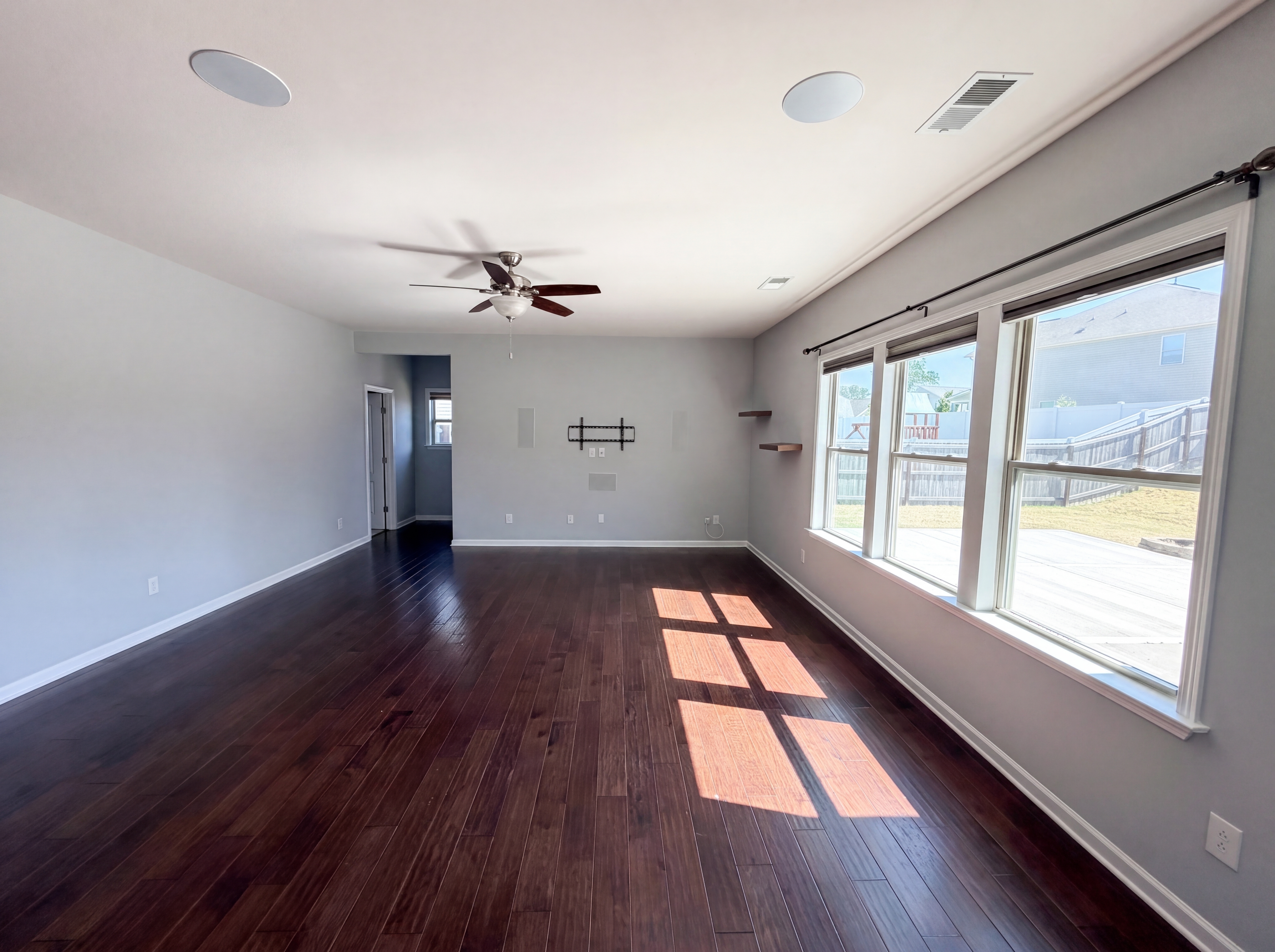Photo 3 of 23 of 1305 Ivey Grove Ct, Fuquay Varina, NC
