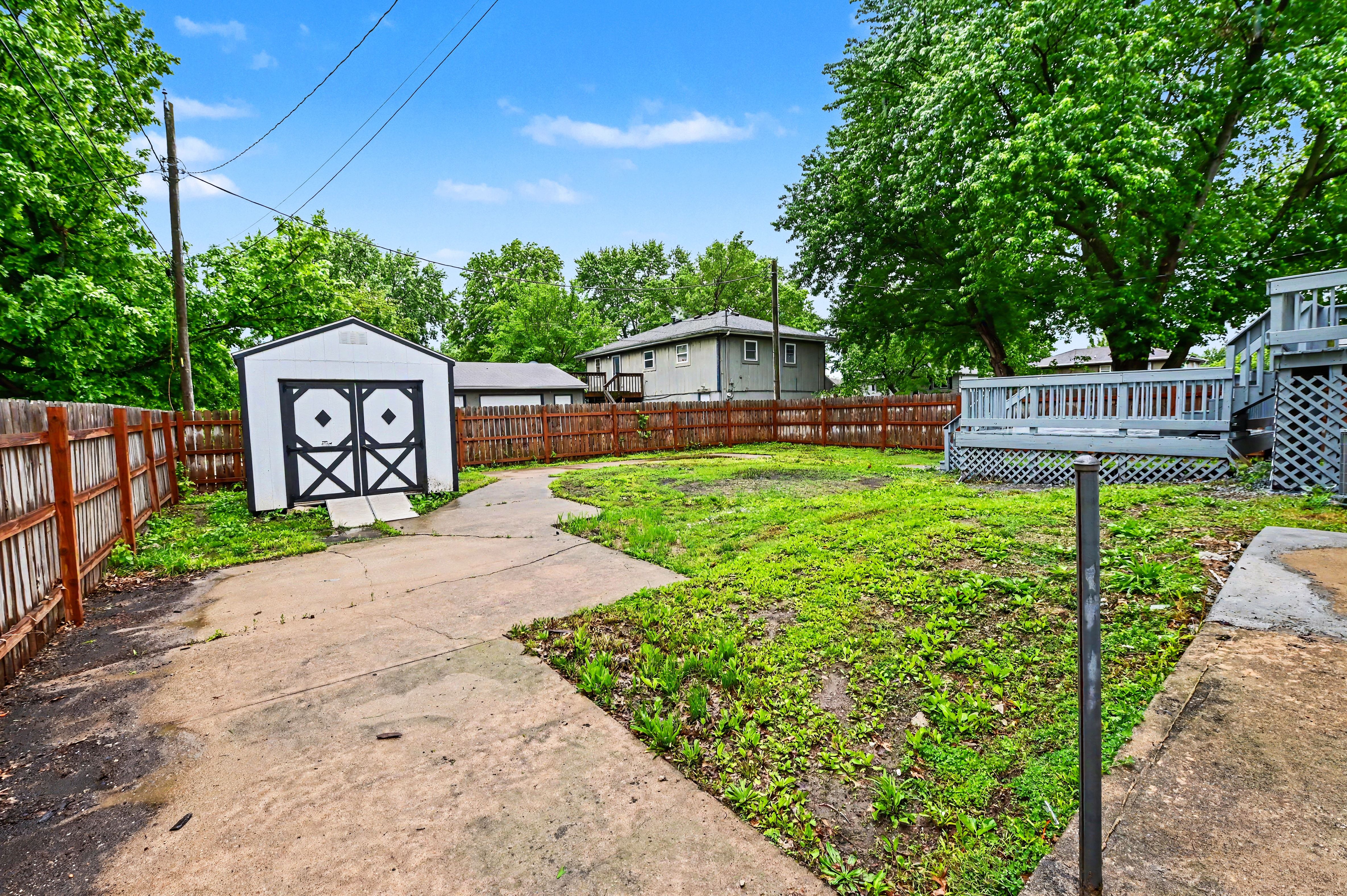 Photo 12 of 20 of 613 W Hulett St, Edgerton, KS