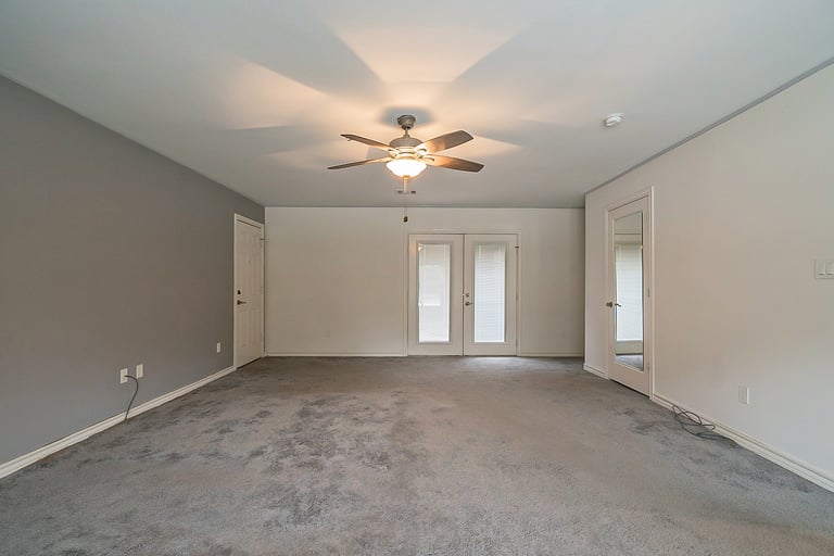 Photo 18 of 36 - 7924 Londonderry Dr, North Richland Hills, TX 76182