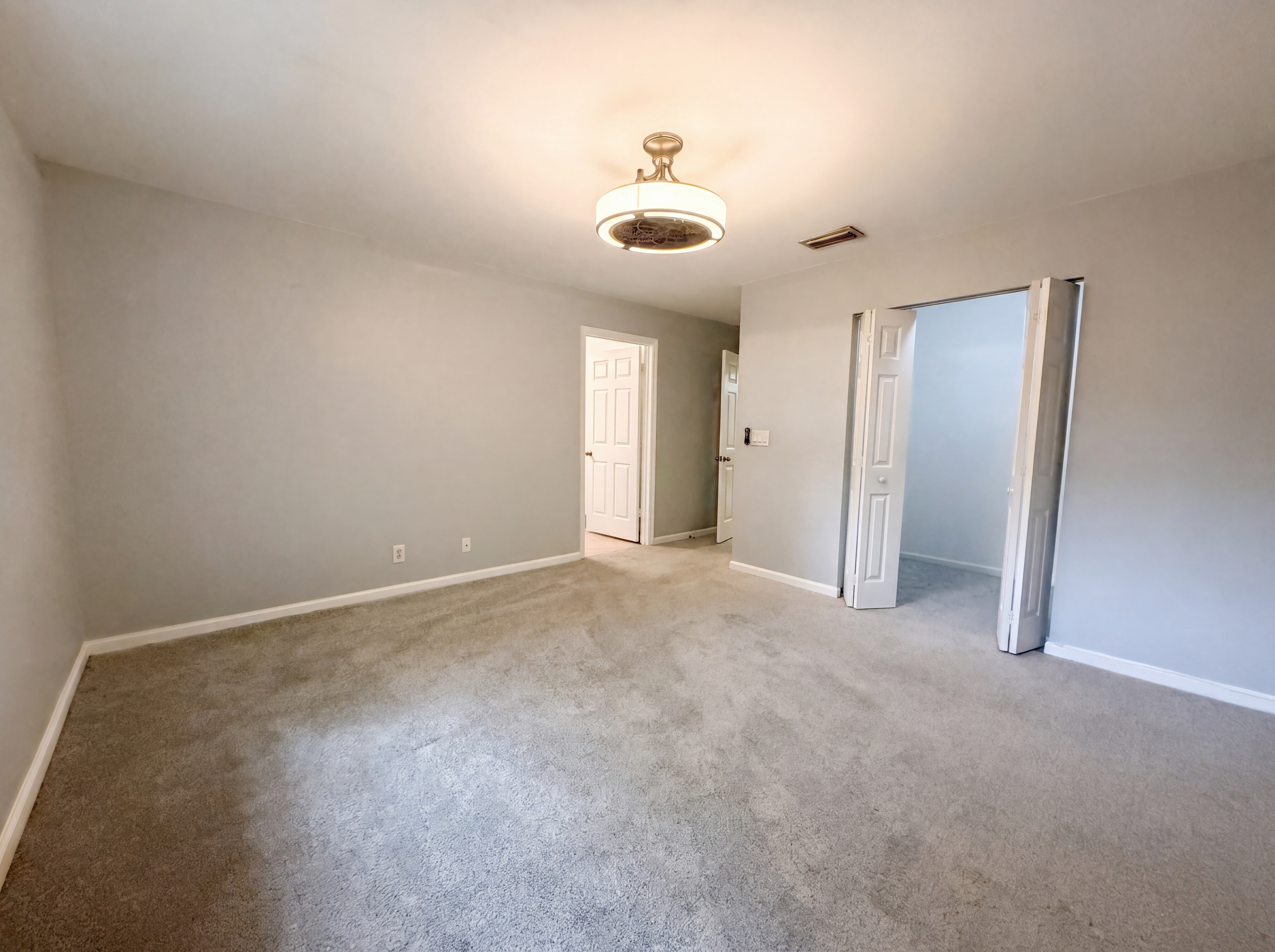 Photo 4 of 22 of 917 Imperial Lake Rd, West Palm Beach, FL