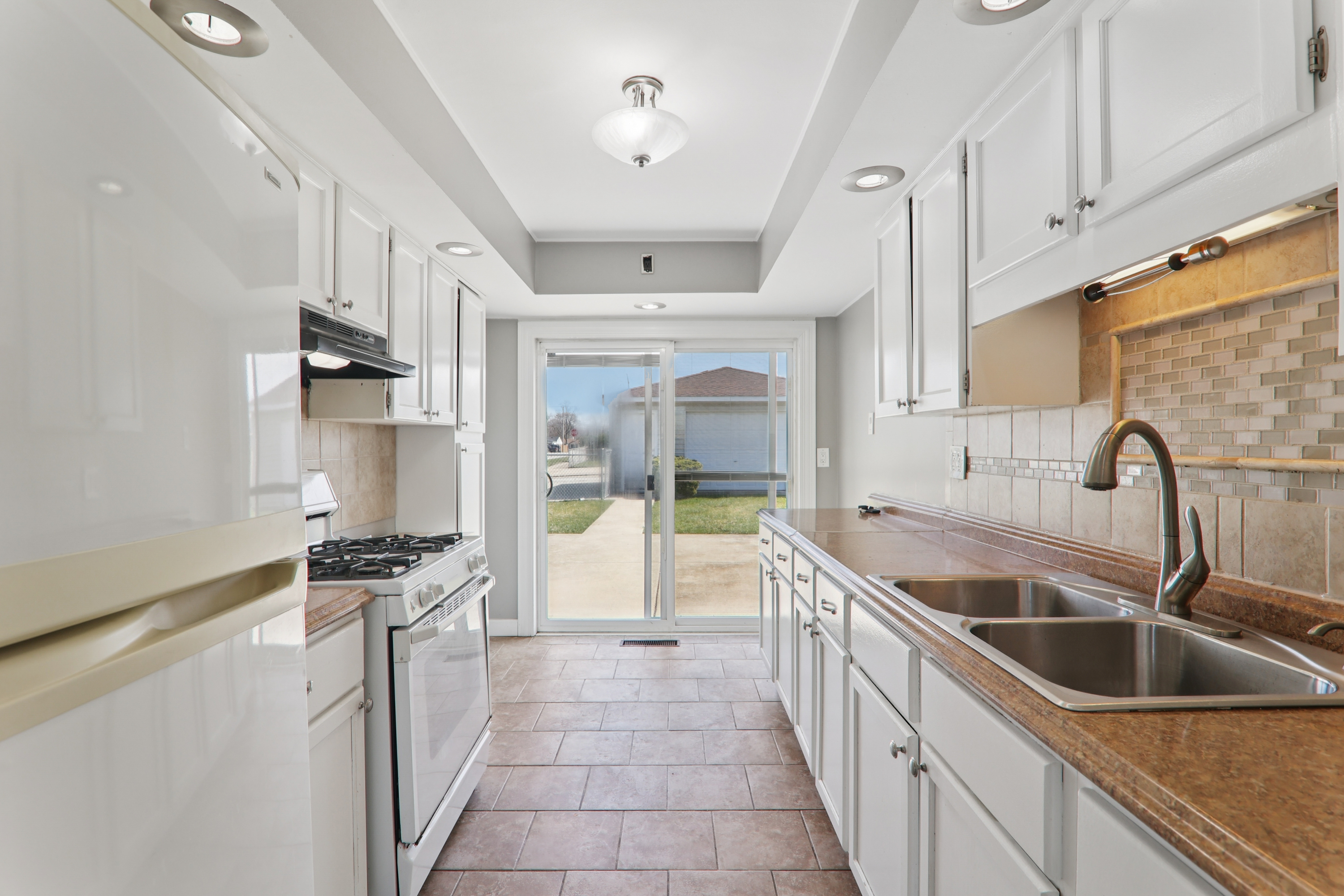 Photo 6 of 30 of 17303 Greenbay Ave, Lansing, IL
