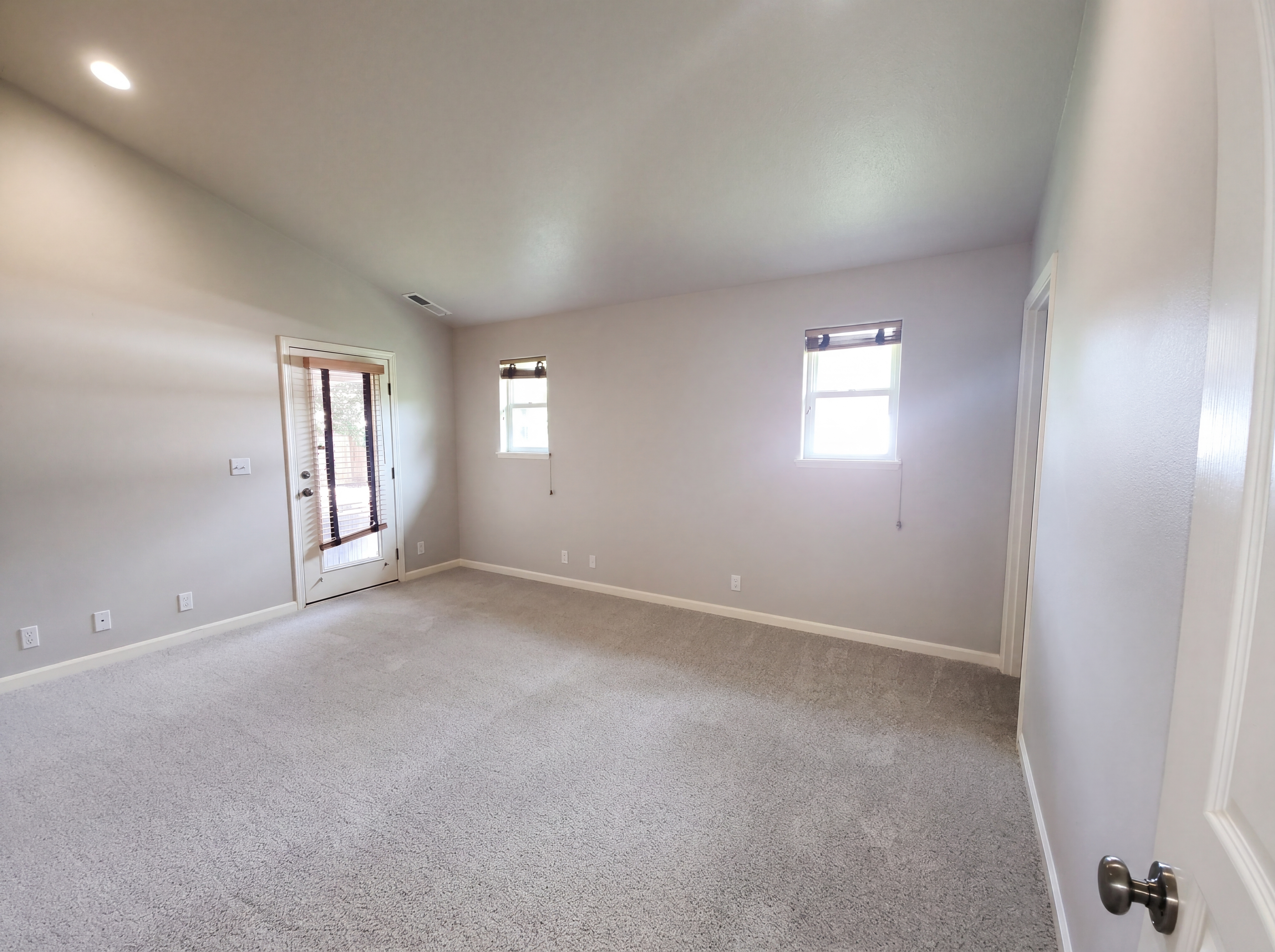 Photo 6 of 22 of 1310 Willow St, Junction City, OR