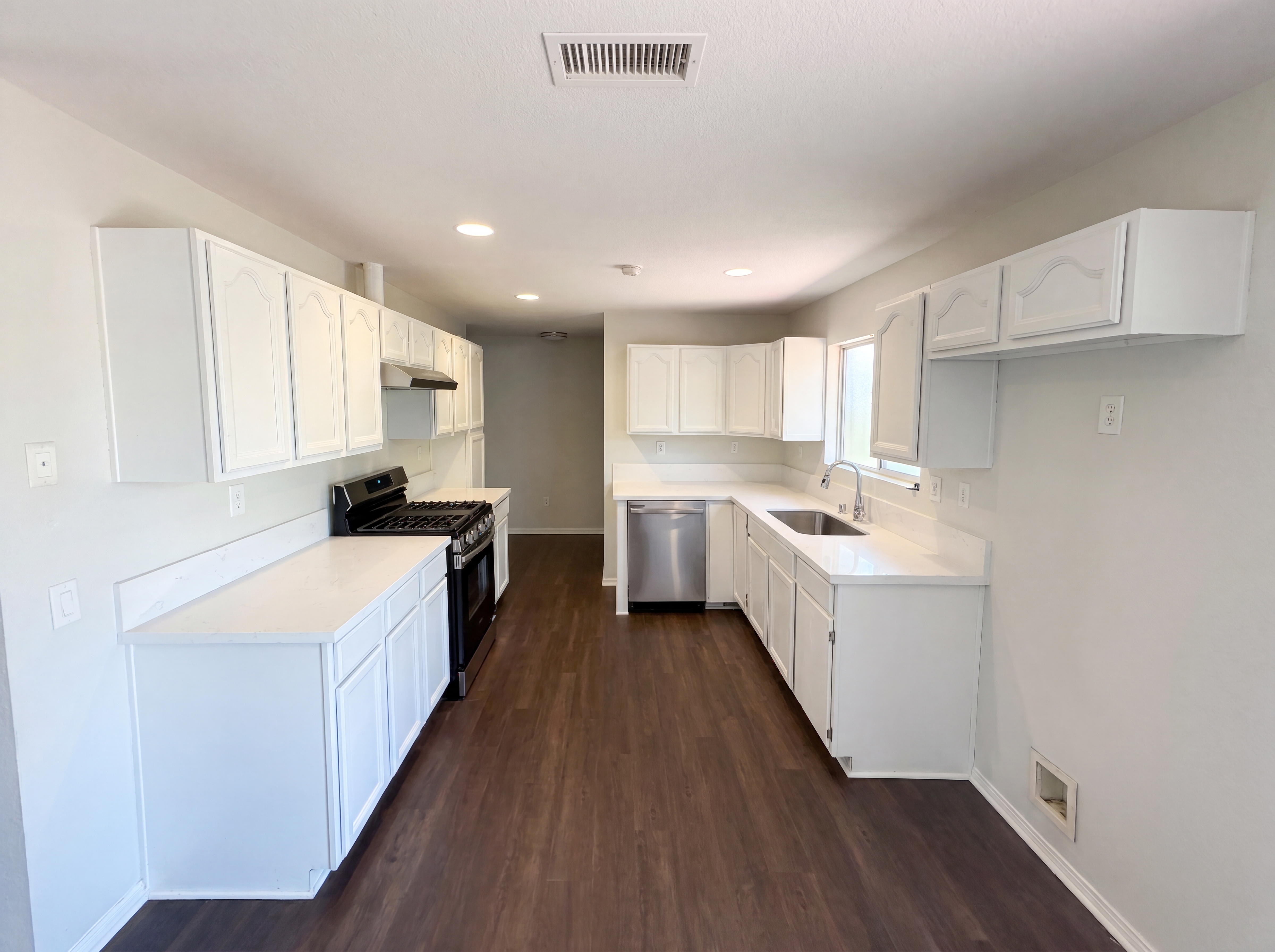 Photo 6 of 20 of 215 Laurel Ln, Hemet, CA