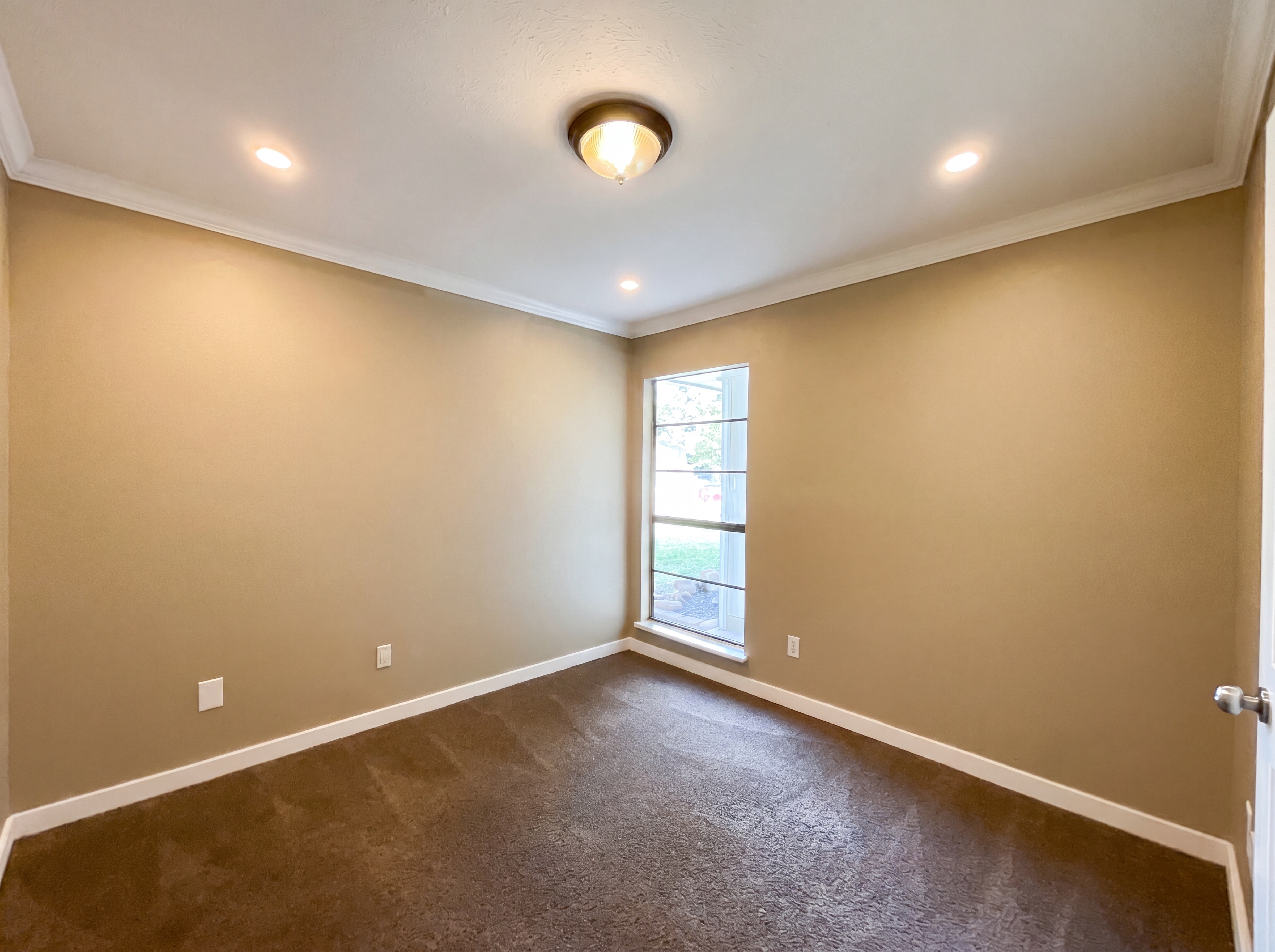 Photo 4 of 16 of 22831 Millgate Dr, Spring, TX