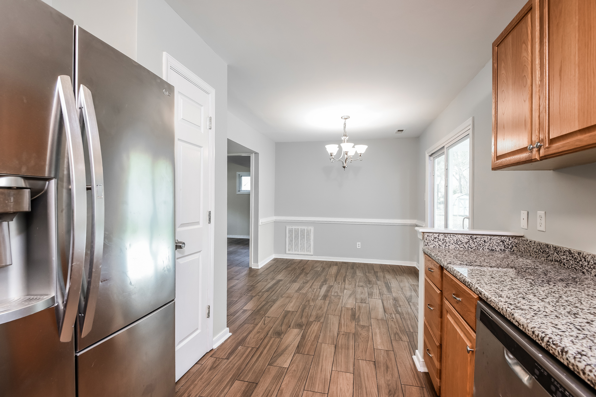 Photo 6 of 22 of 9304 Farmington Dr, Henrico, VA