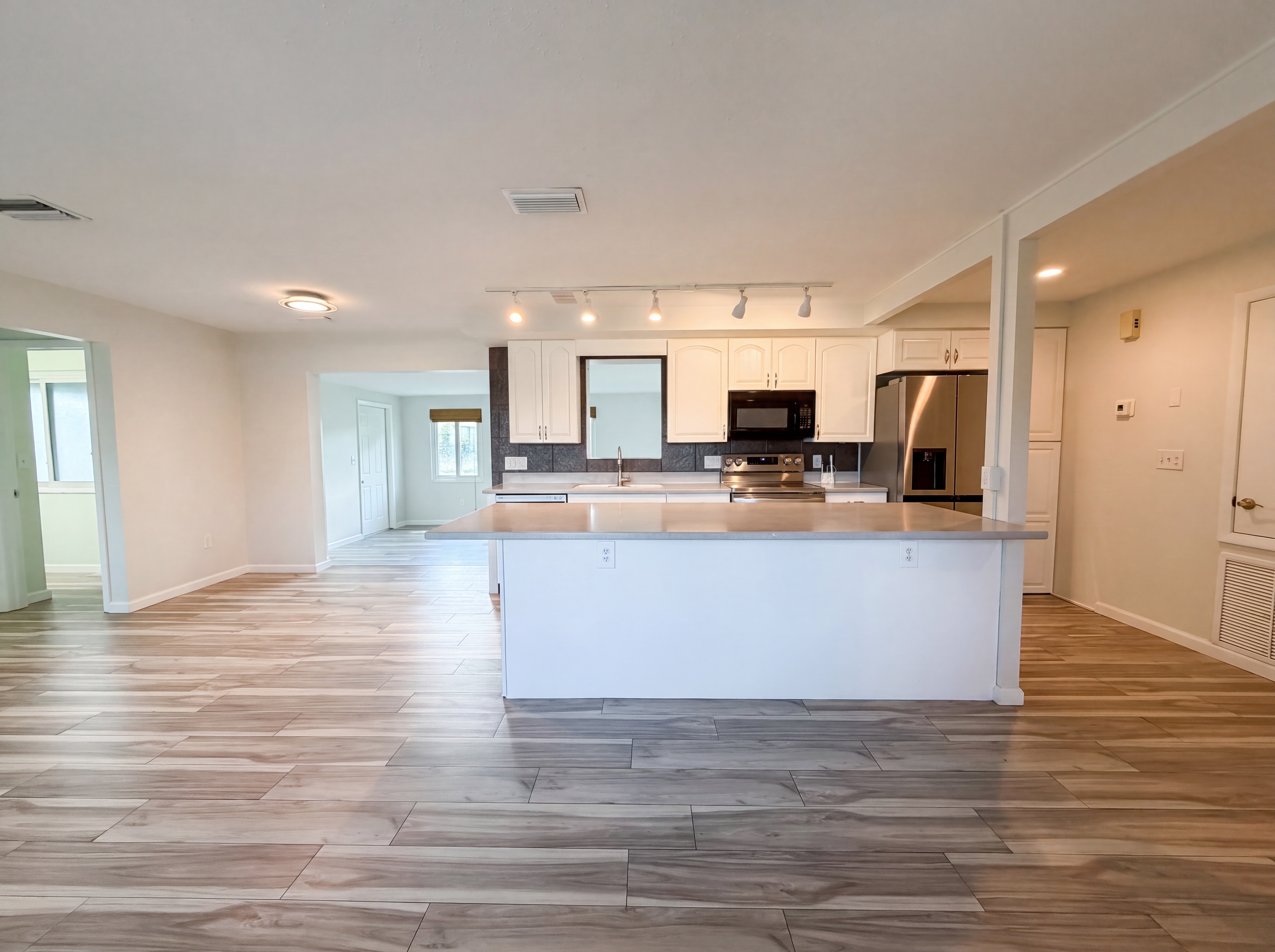 Photo 7 of 26 of 3260 Pinetree St, Port Charlotte, FL