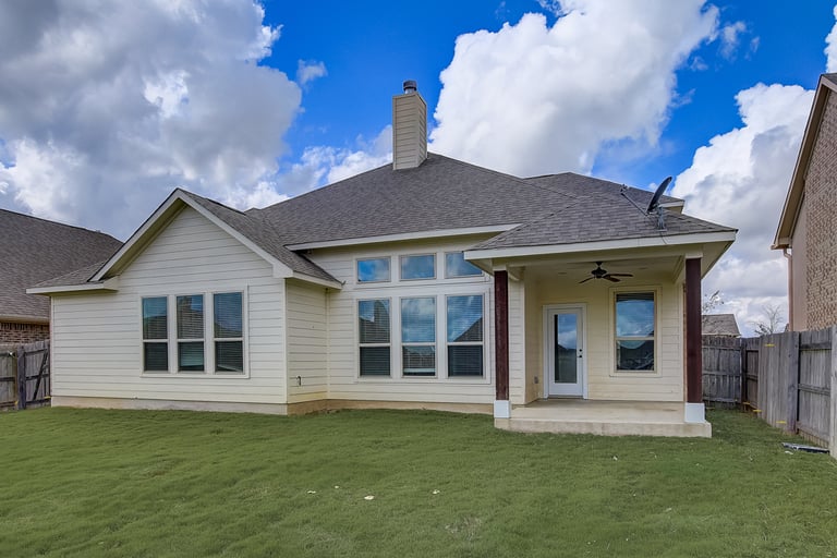 Photo 13 of 37 - 20409 Great Egret Ln, Pflugerville, TX 78660