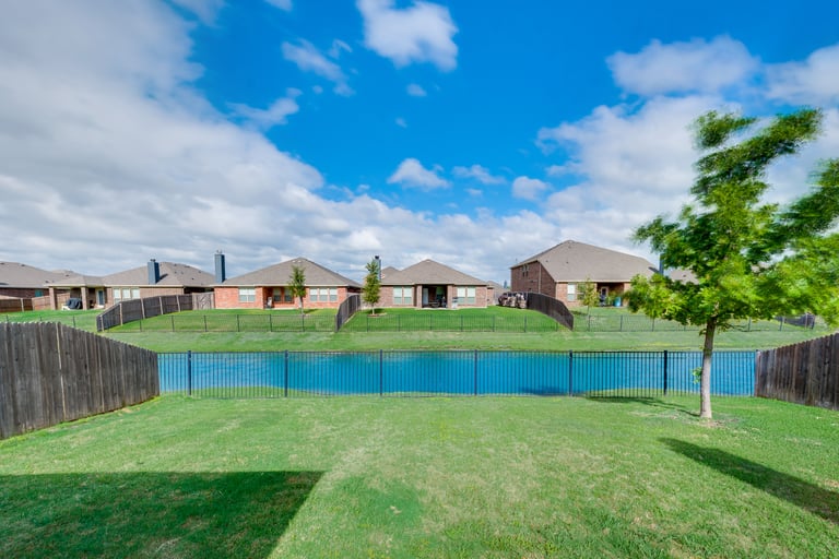 Photo 29 of 32 - 890 Lancashire Ln, Aubrey, TX 76227