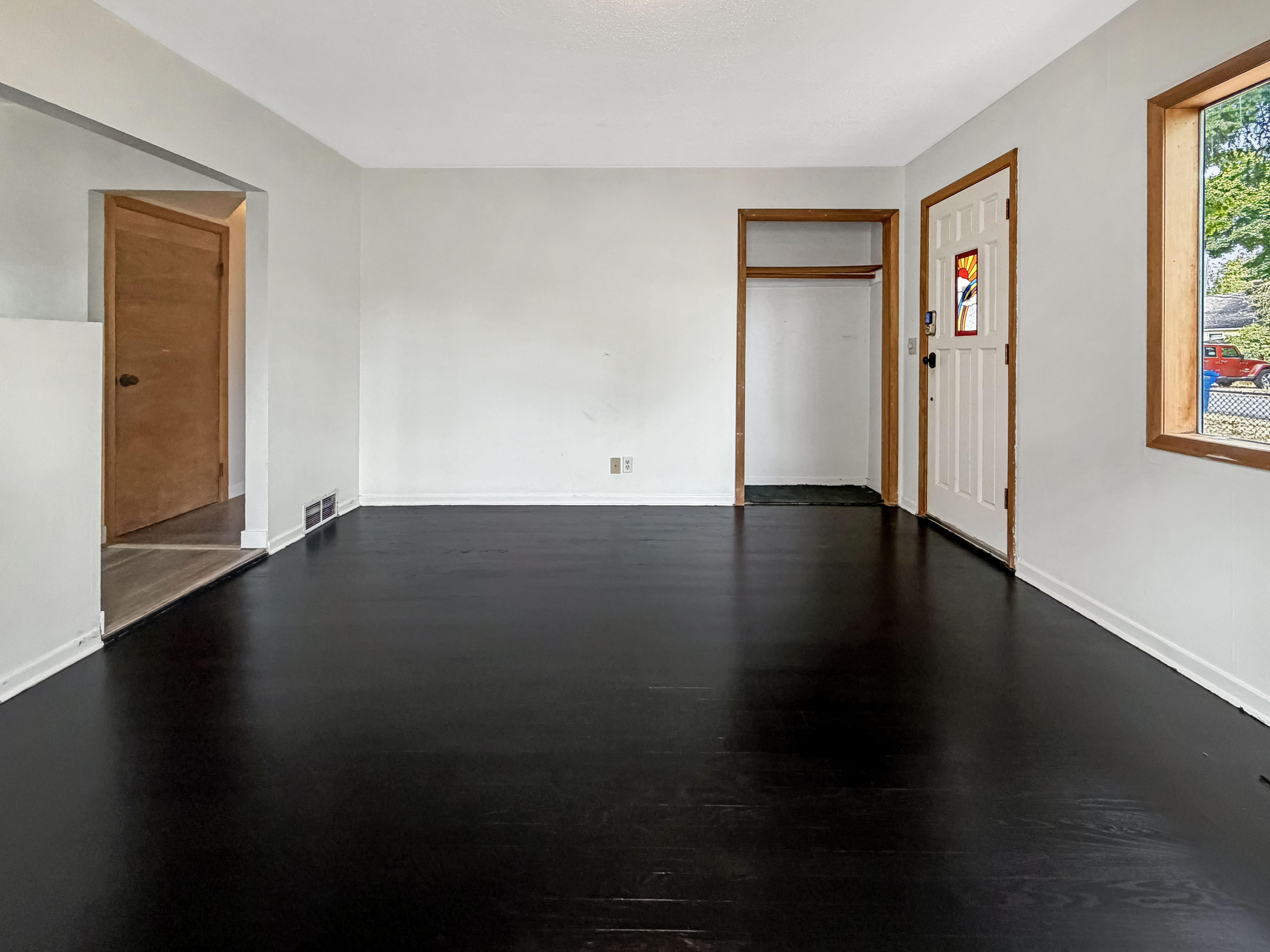 Photo 8 of 22 of 5926 SE Lexington St, Portland, OR