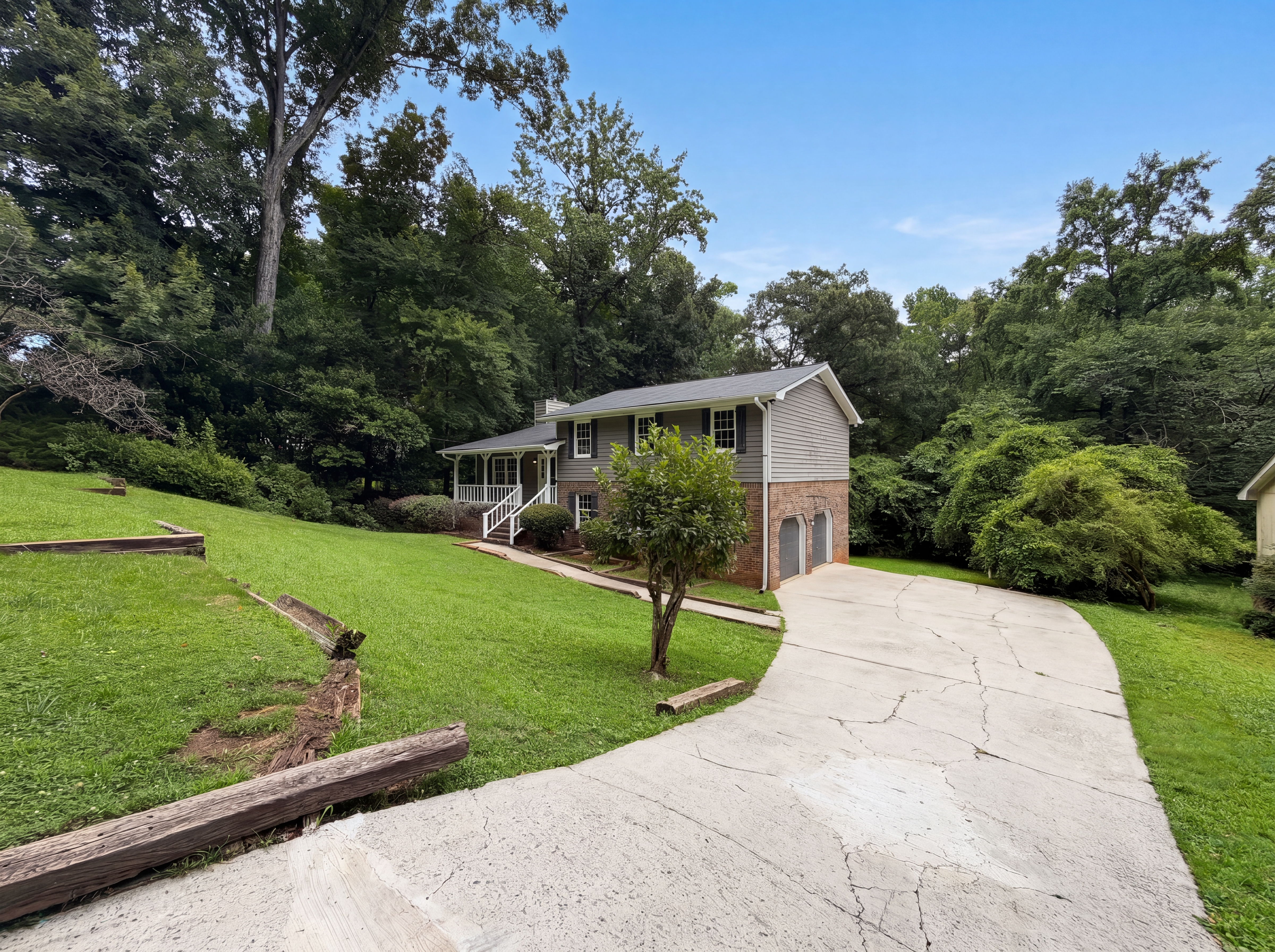 Photo 26 of 31 of 6486 Lynndale Ln, Morrow, GA